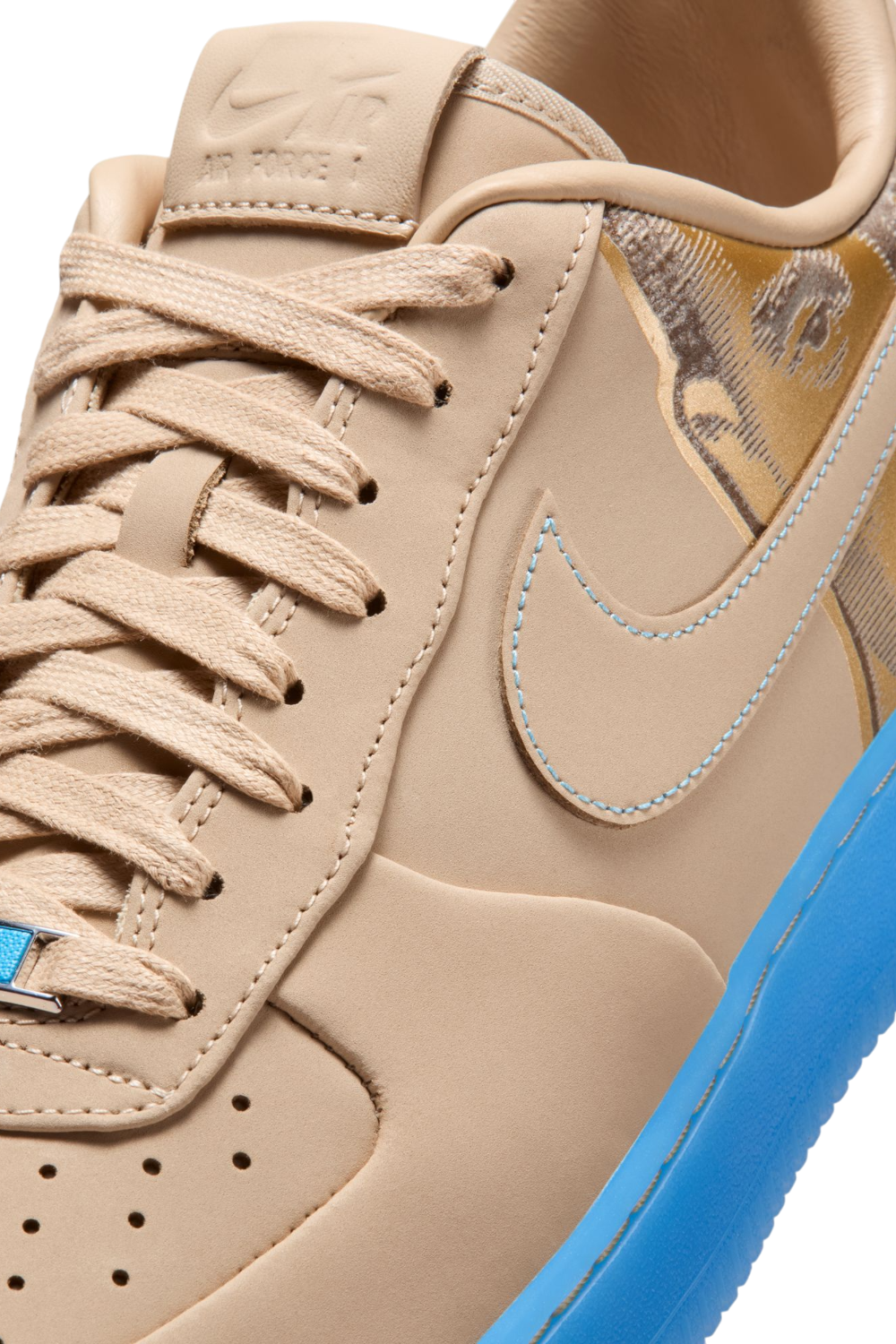 תמונת פנים של נעלי סניקרס אייר פורס פרוטרו