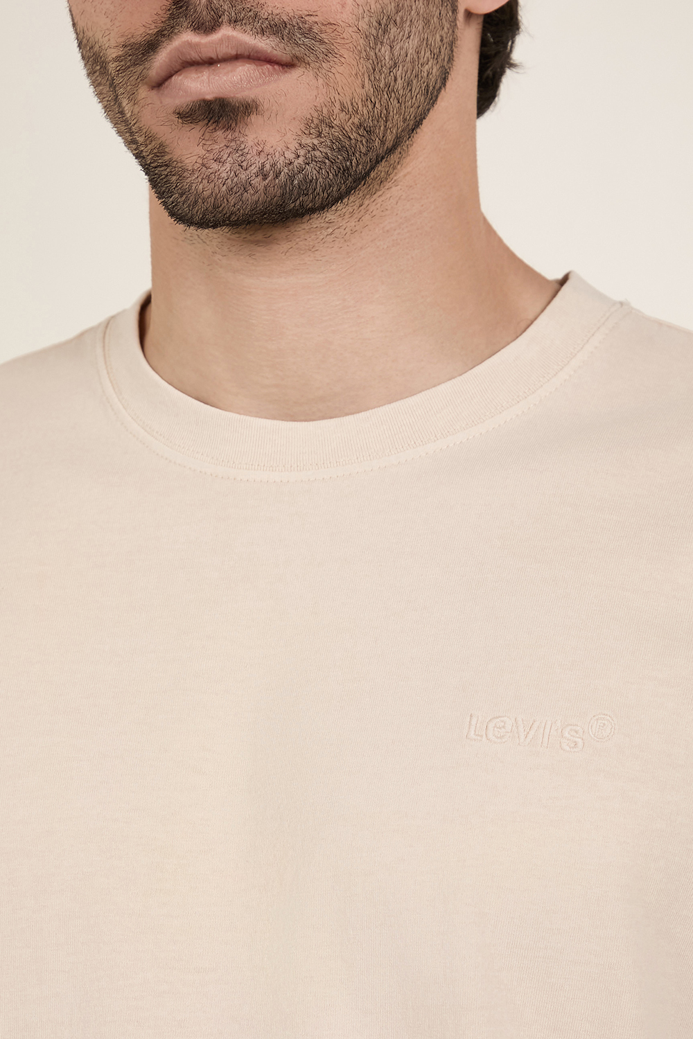 תמונת תקריב דוגמן של חולצת טי