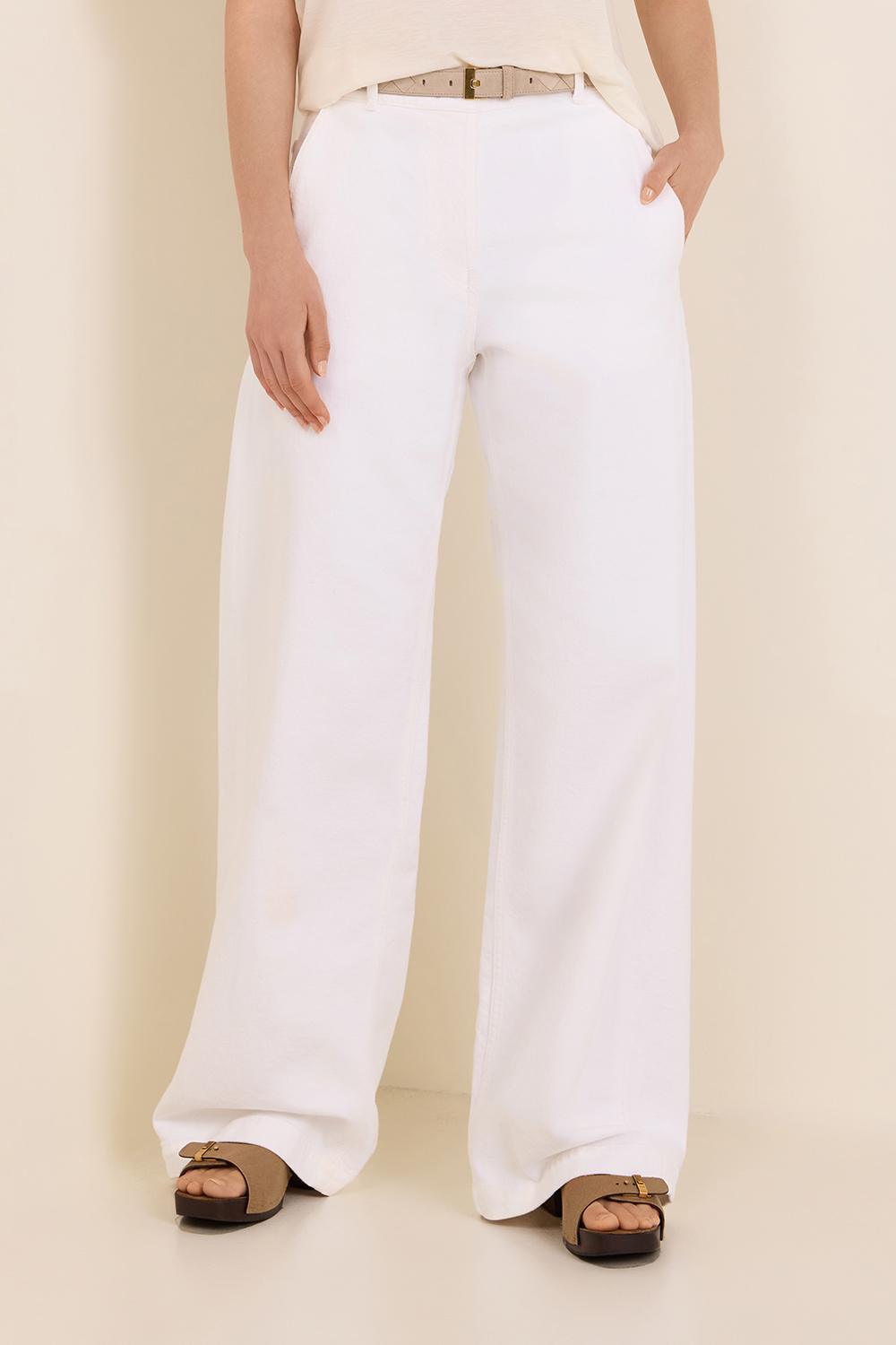 תמונת דוגמן קידמית של מכנסי ג'ינס קרפנטר בגזרה רחבה