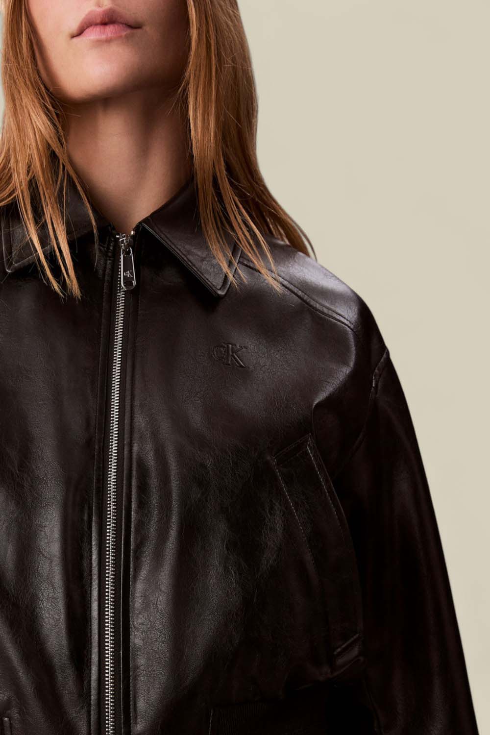 תמונת תקריב דוגמן של מעיל קרופ