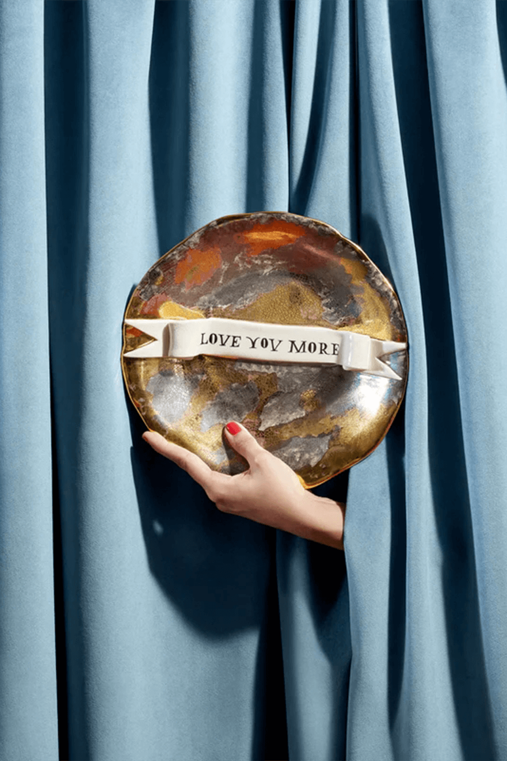 תמונה אחורית של לובג'ט X רואן הופמן צלחת אומנות לאב יו מור