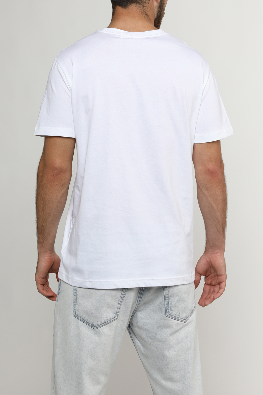 תמונת דוגמן אחורית של חולצת טי עם הדפס ניו יורק