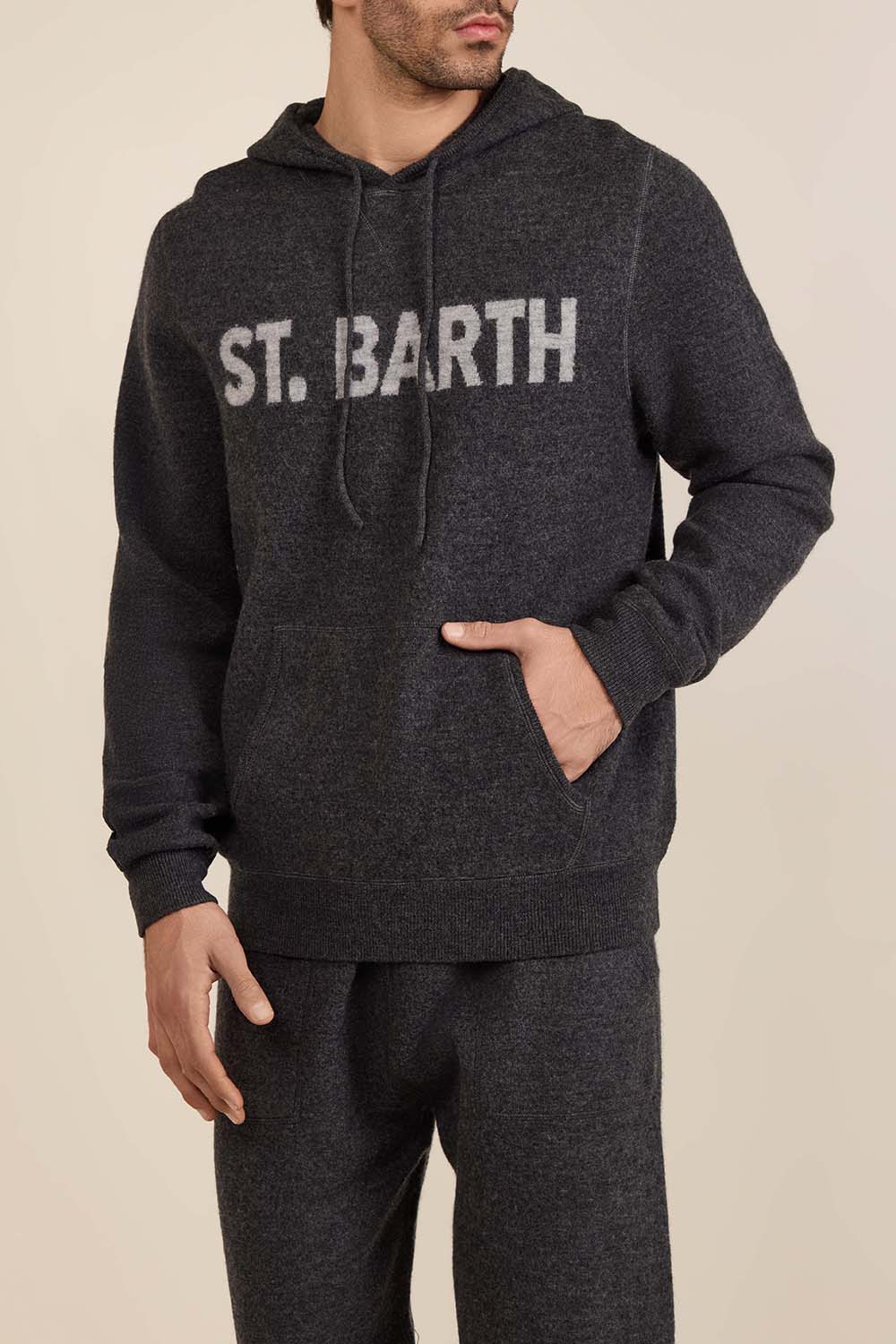 תמונת דוגמן קידמית של קפוצ'ון צמר