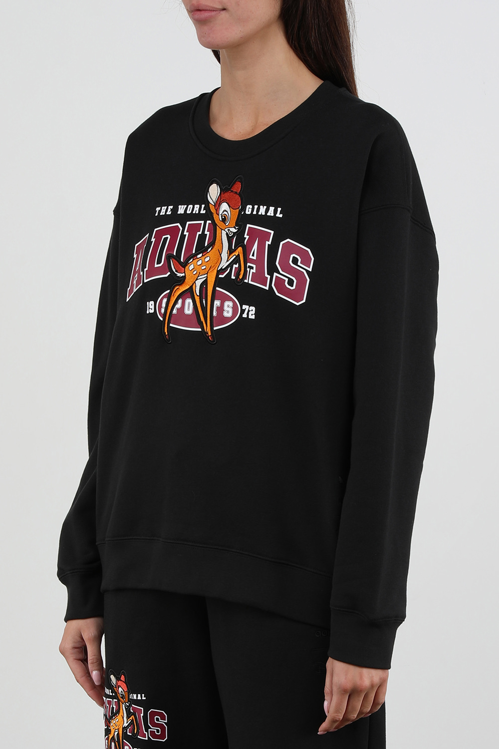 תמונת דוגמן קידמית של אדידס X דיסני סווטשירט שחור עם דמות במבי רקום