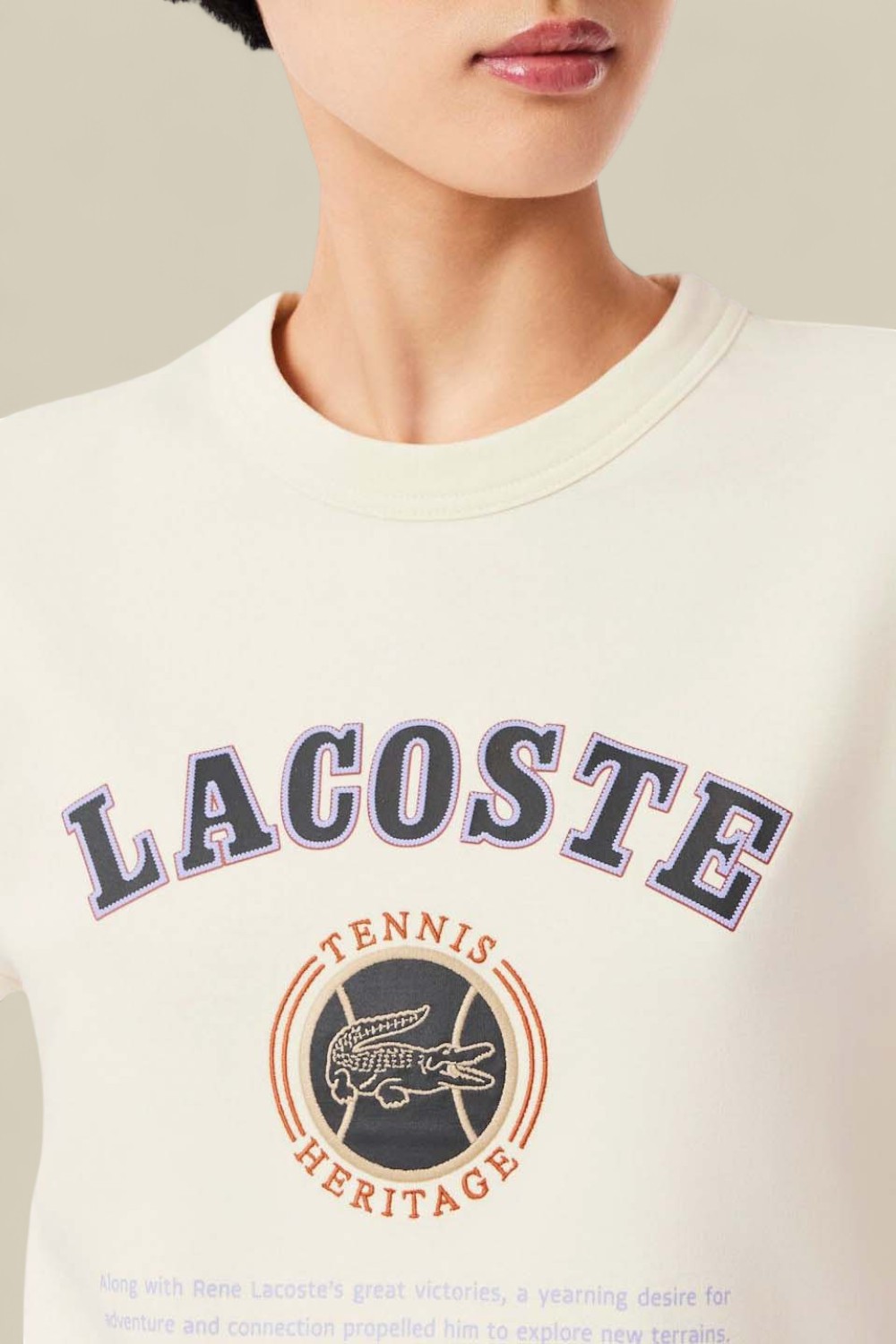 תמונת תקריב דוגמן של חולצת טי