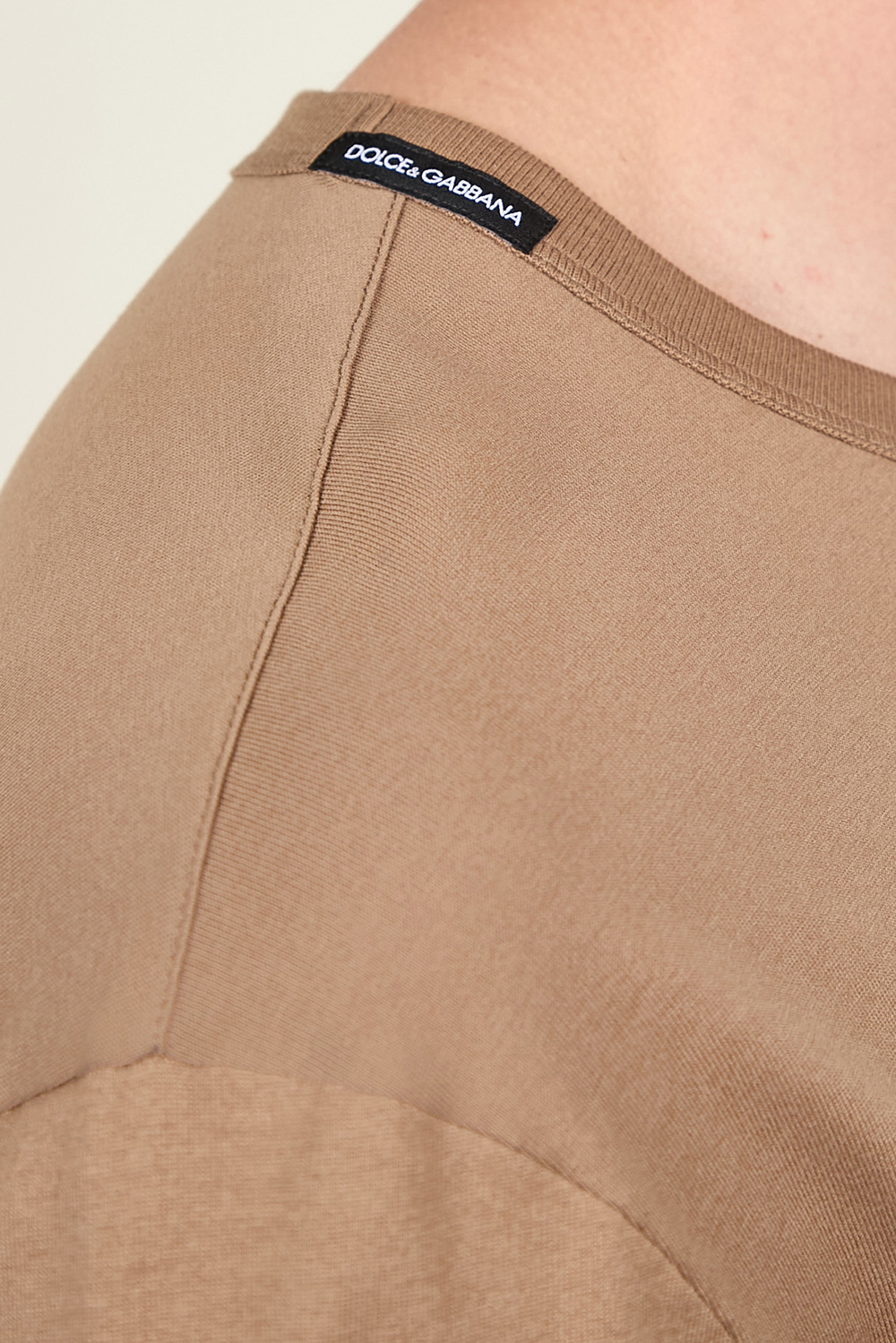 תמונת תקריב דוגמן של טי שירט