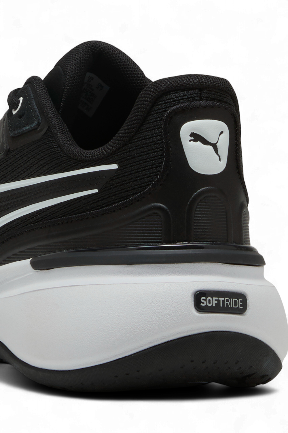 תמונת תקריב של נעלי ריצה