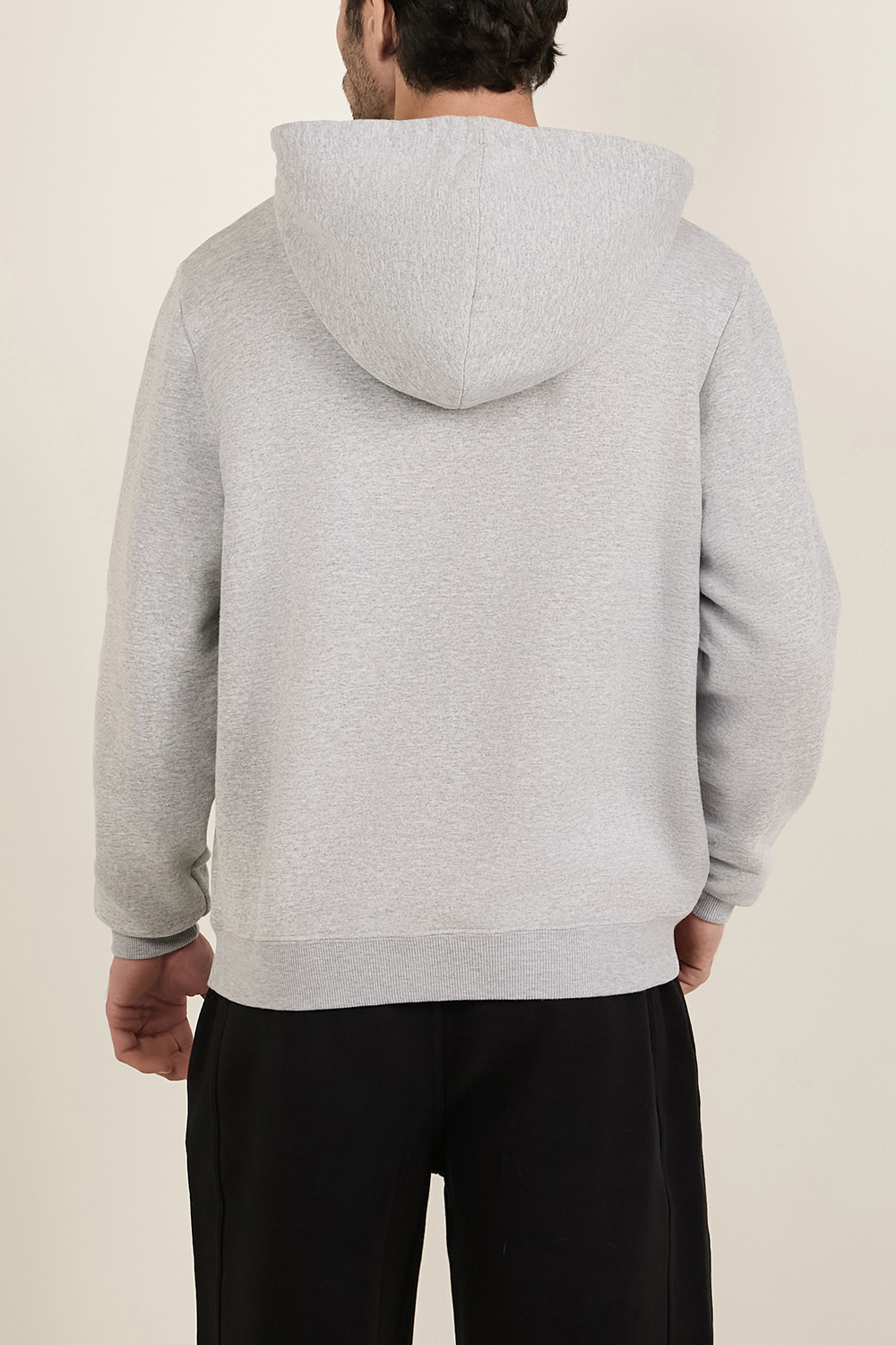 תמונת דוגמן אחורית של סווטשירט קפוצ'ון