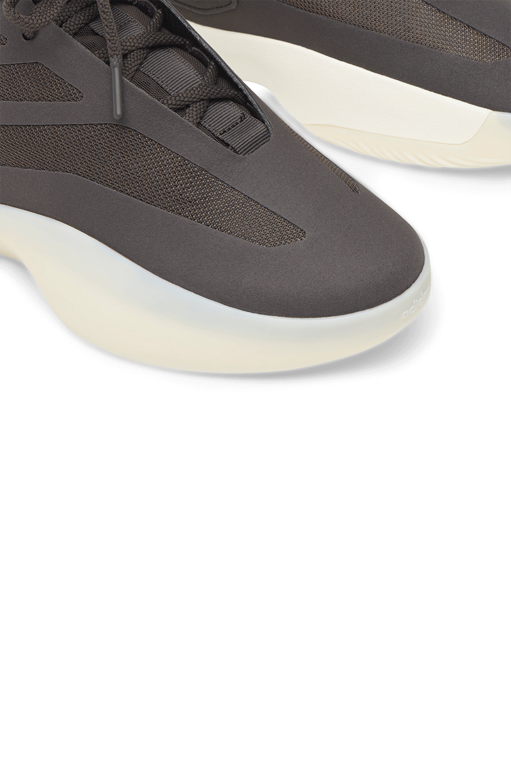 תמונת תקריב של אדידס X פיר אוף גוד נעלי סניקרס