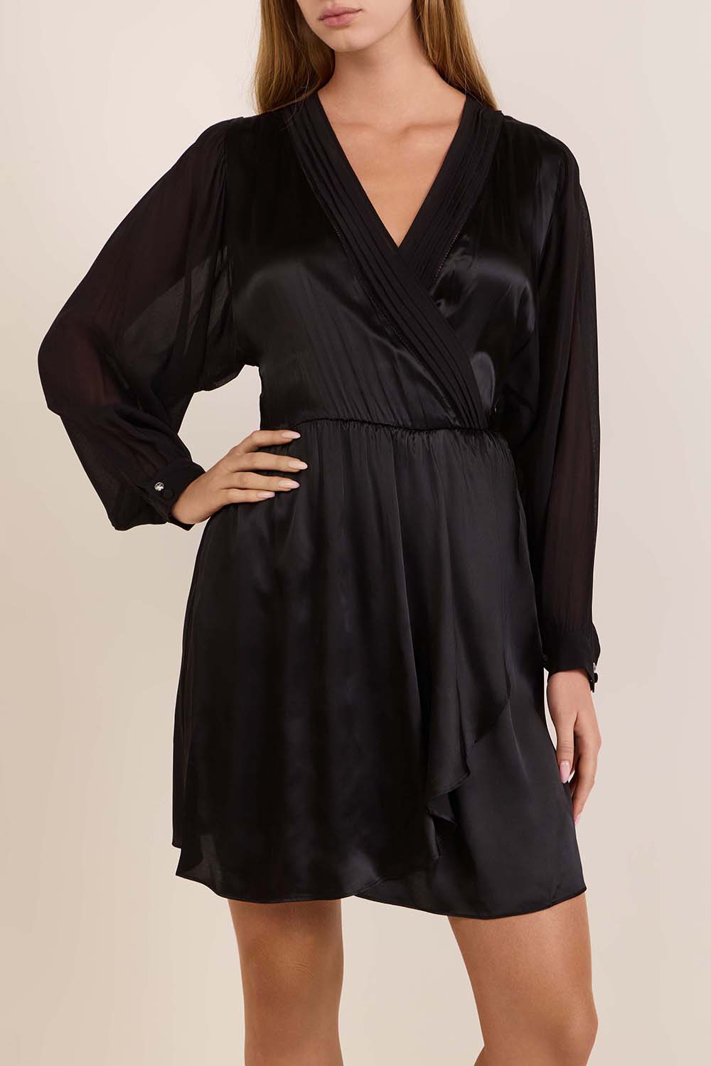 תמונת דוגמן קידמית של שמלת מיני סאטן