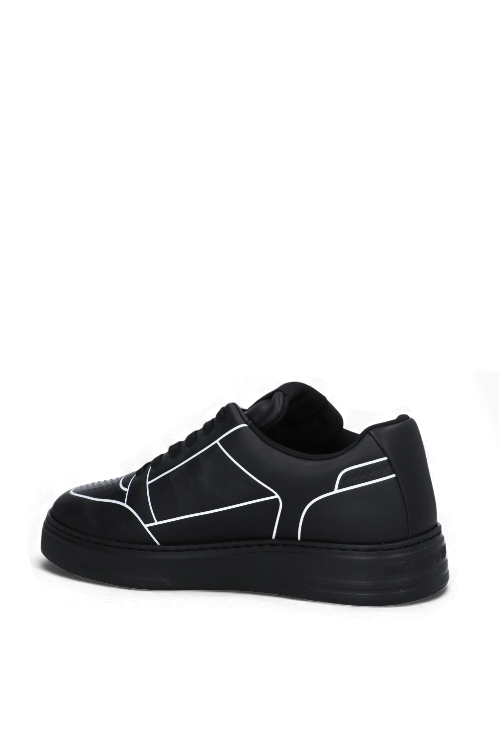 תמונה אחורית של נעלי סניקרס