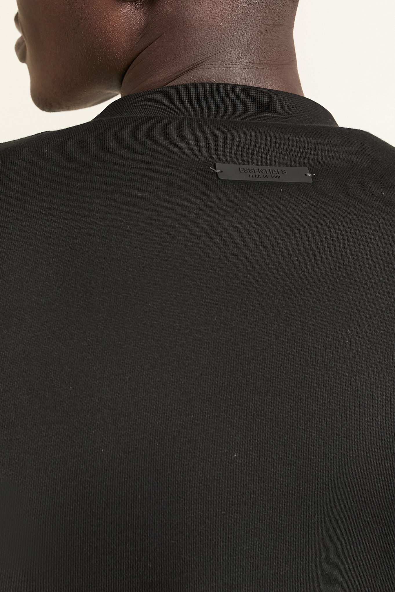 תמונת דוגמן אחורית של סווטשירט