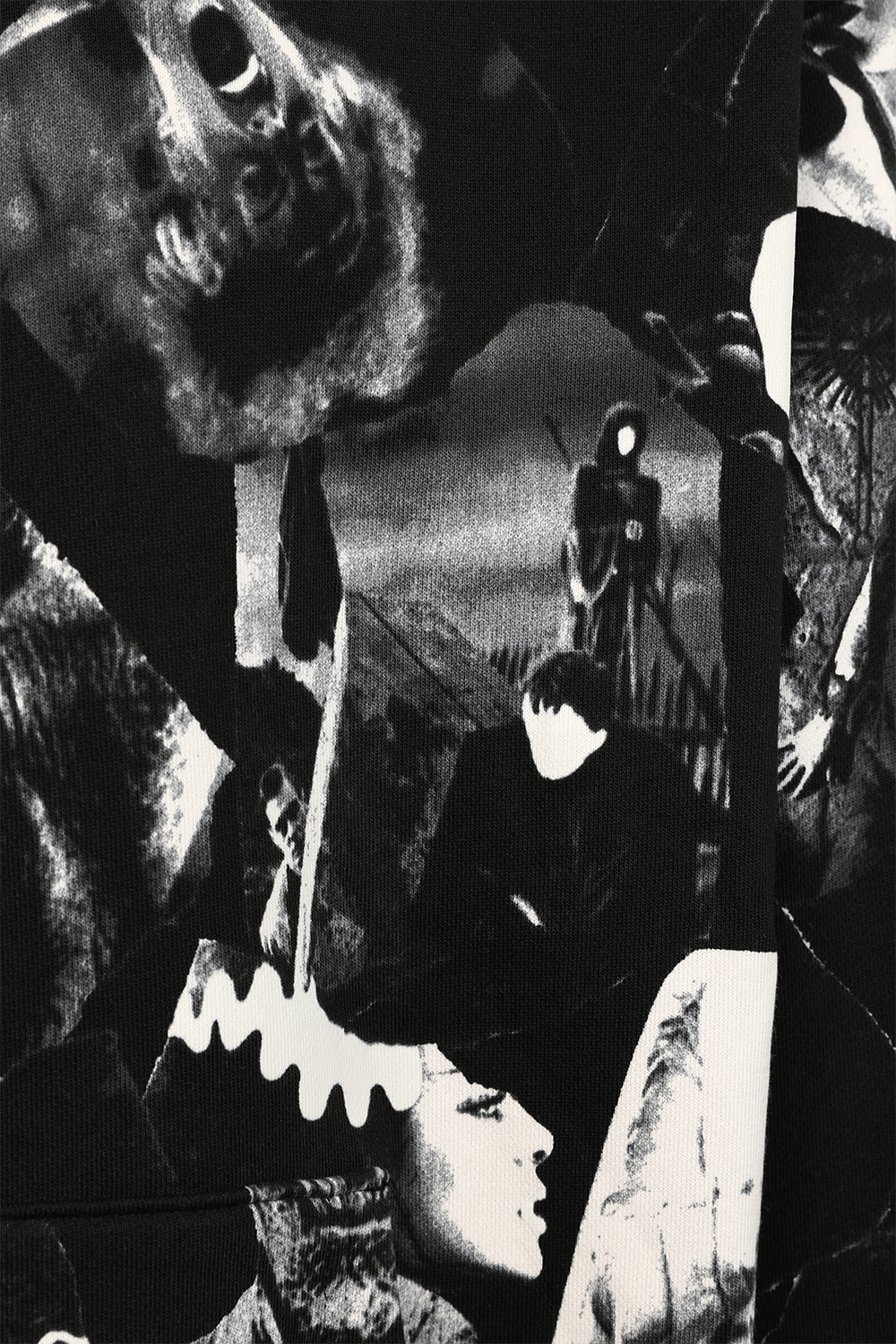 תמונה אחורית של ליוייס X מפלצות יוניברסל סווטשירט קפוצ'ון