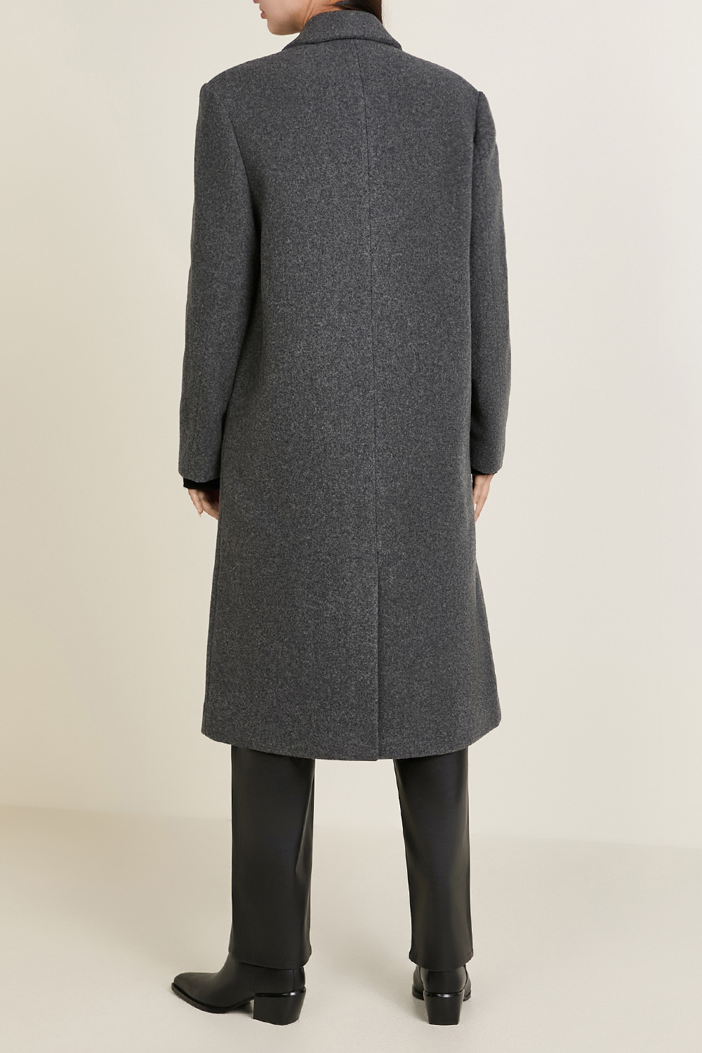 תמונת דוגמן אחורית של מעיל צמר ארוך ליליאן