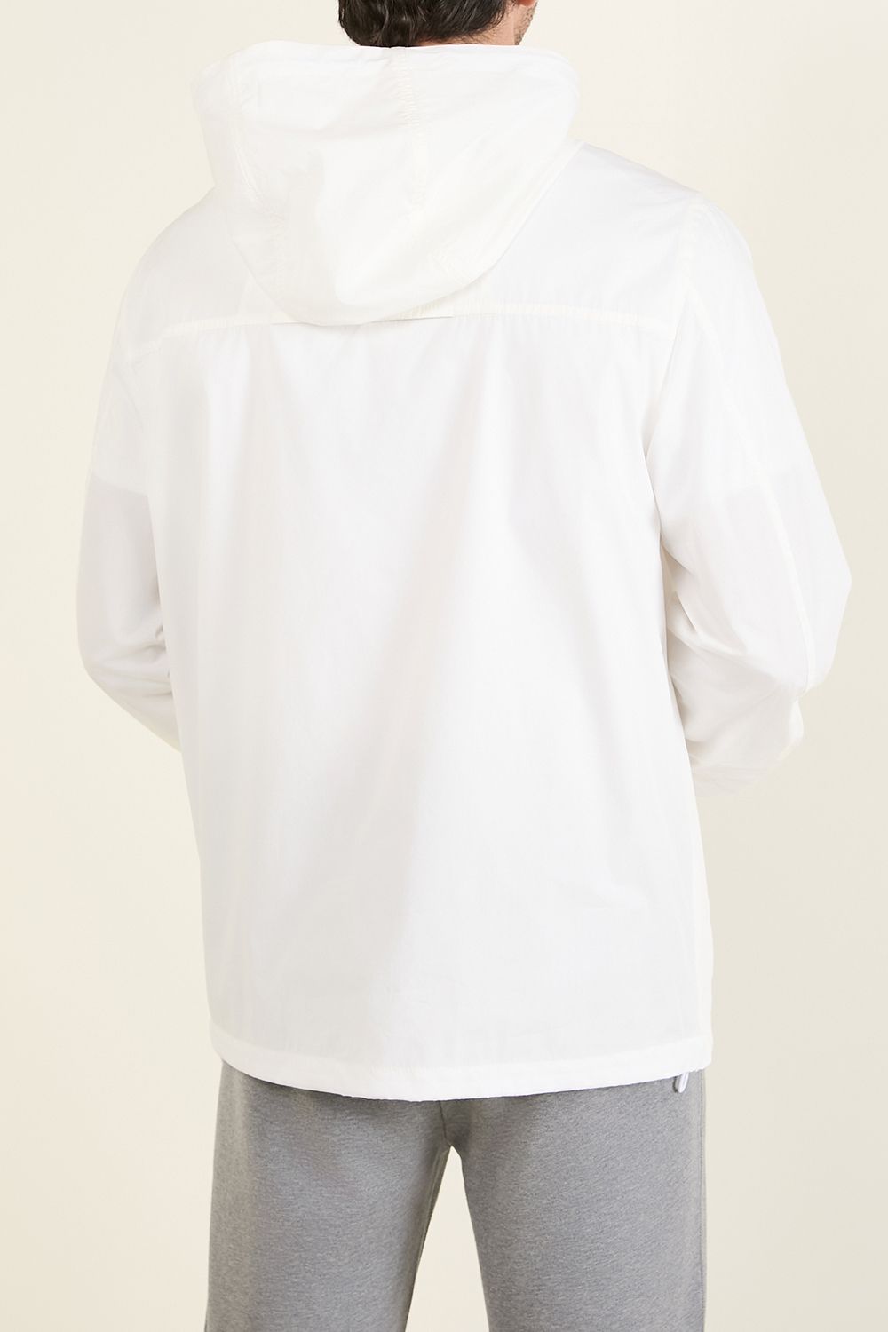 תמונת דוגמן אחורית של מעיל קפוצ'ון