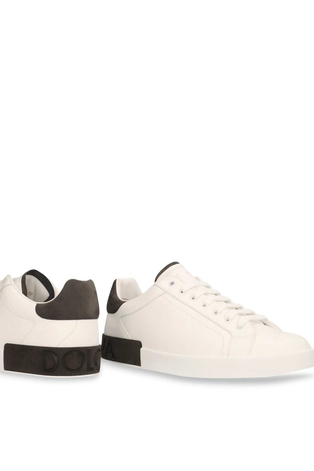 תמונת תקריב של נעלי סניקרס