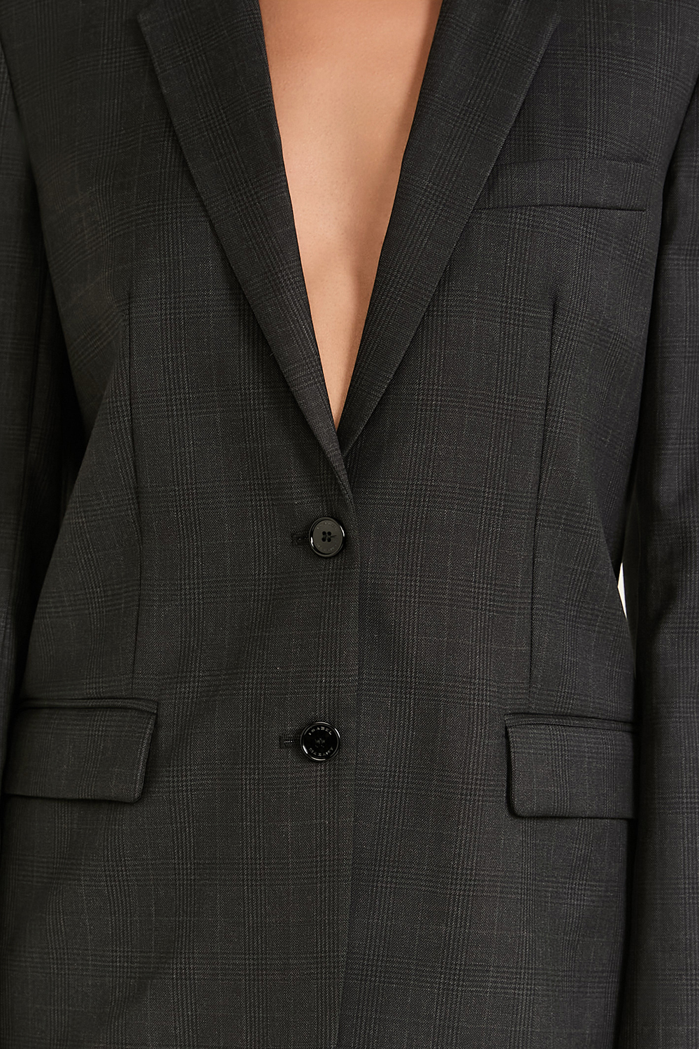 תמונת תקריב דוגמן של ז'קט מחוייט מצמר