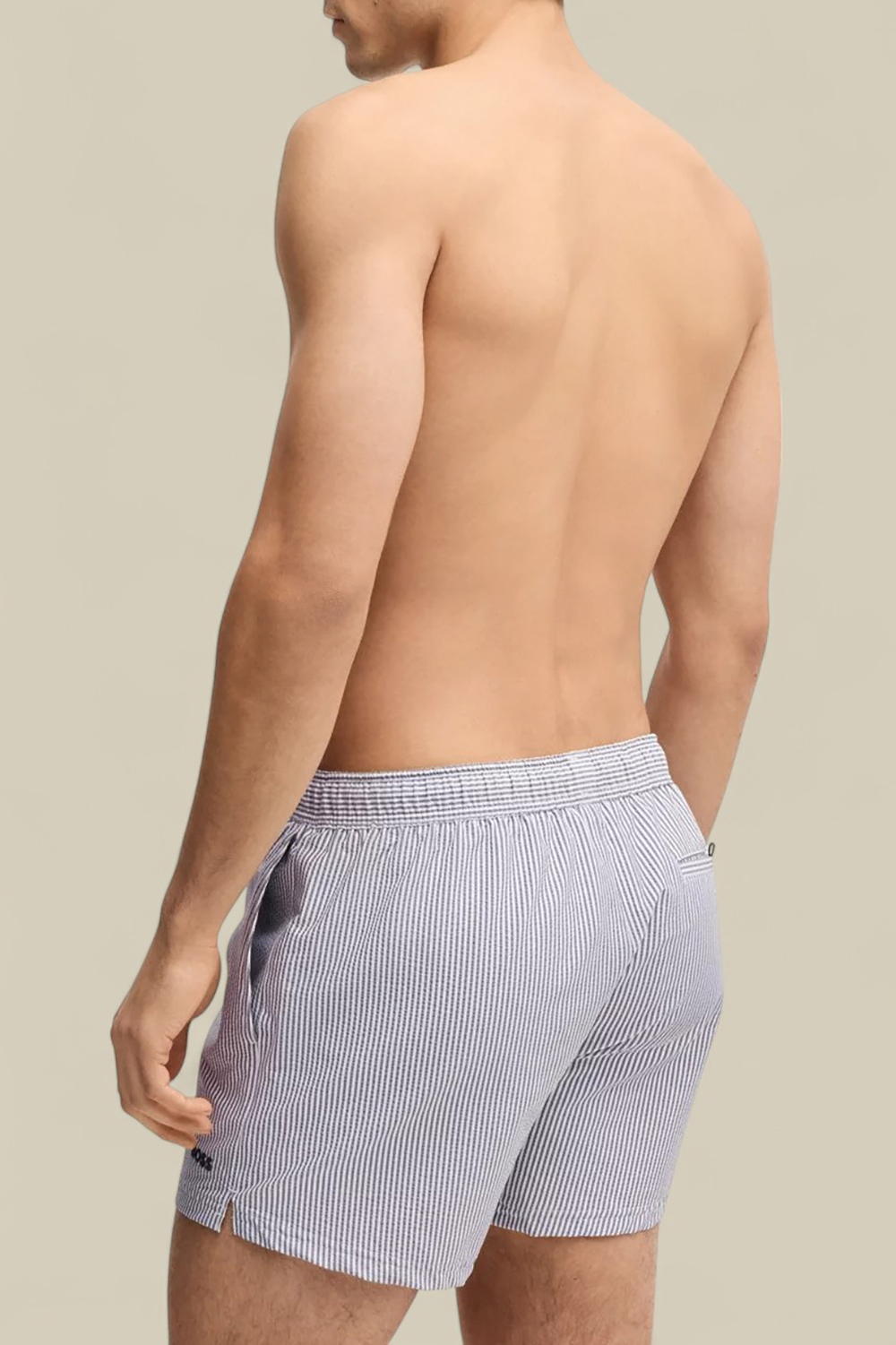 תמונת דוגמן אחורית של מכנסי שחייה