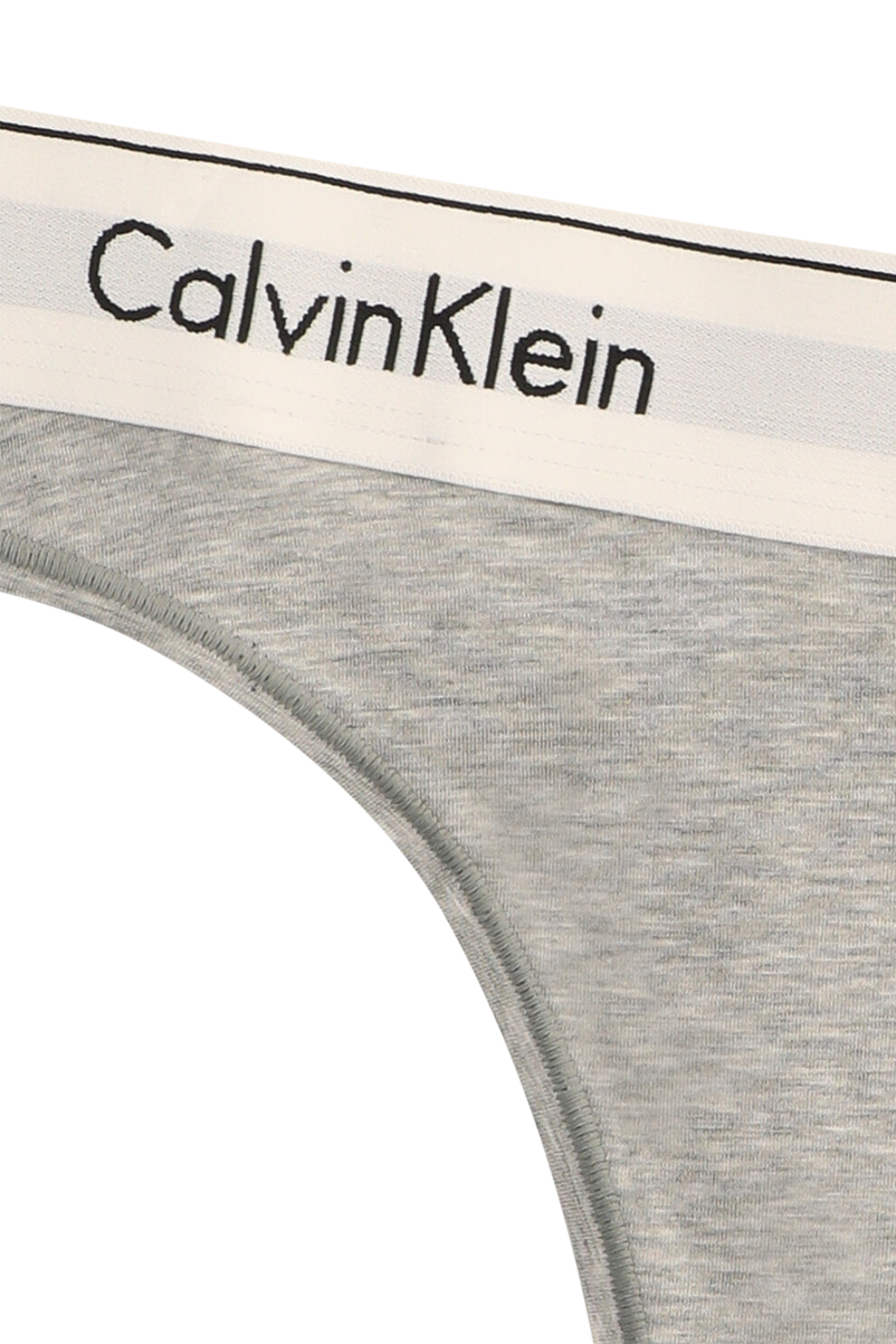 תמונת תקריב של תחתונים ברזיליאיים