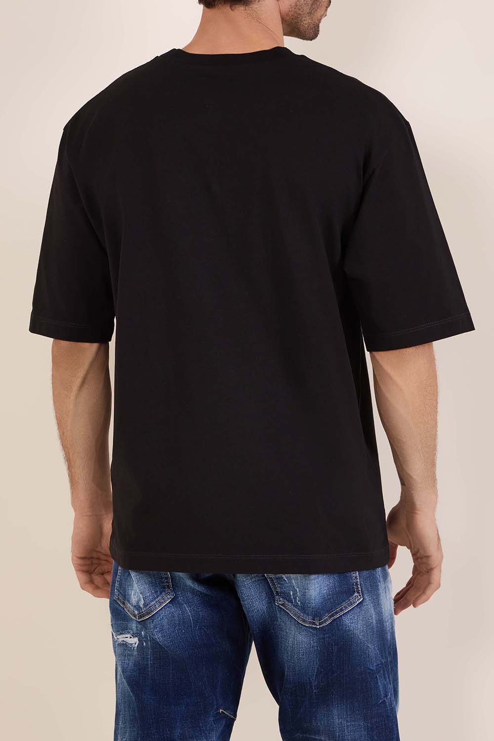 תמונת דוגמן אחורית של חולצת טי