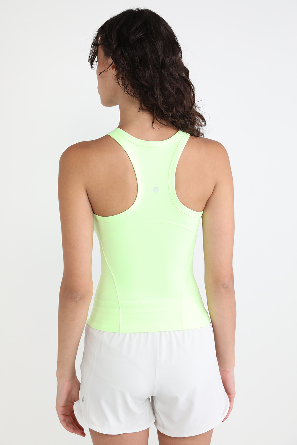 תמונת דוגמן אחורית של Align™ Waist-Length Racerback Tank Top