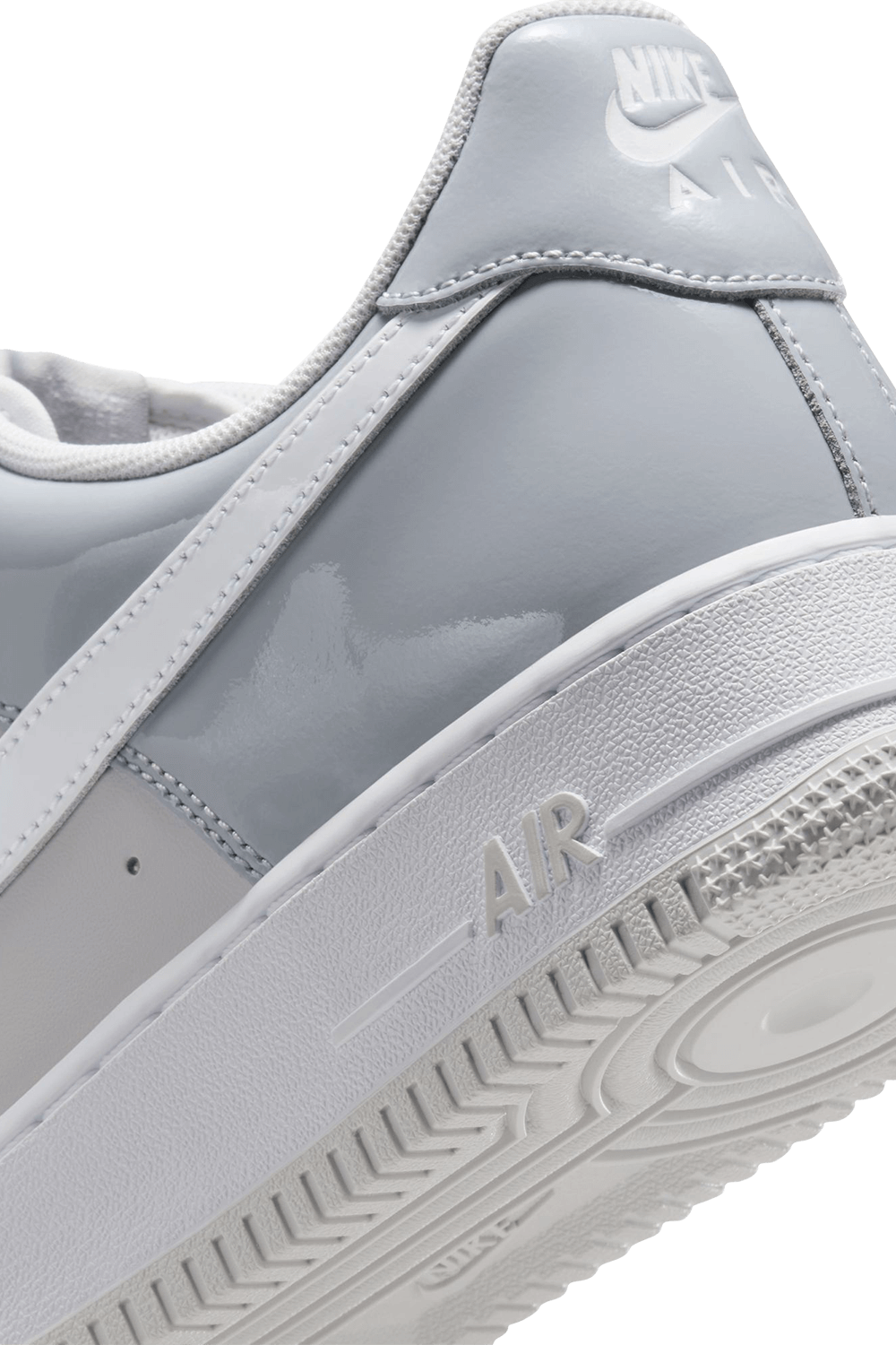 תמונת תקריב של נעלי סניקרס אייר פורס 1 07