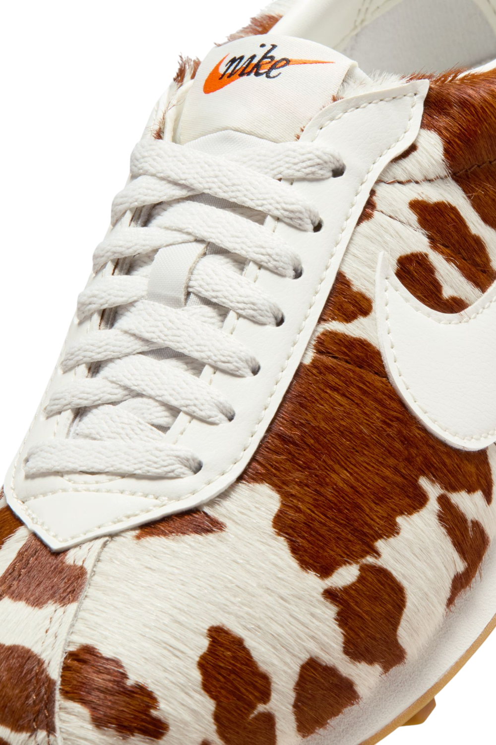 תמונת פנים של נעלי סניקרס