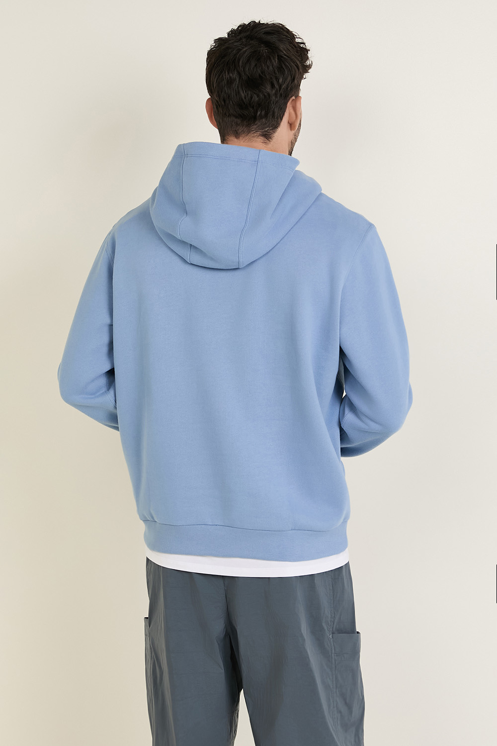 תמונת דוגמן אחורית של Steady State Pullover Hoodie