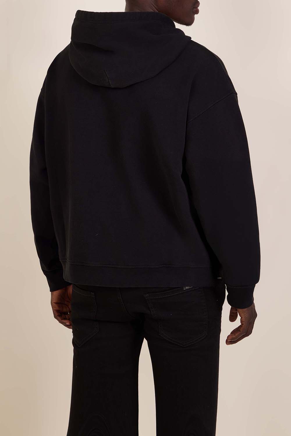 תמונת דוגמן אחורית של סווטשירט קפוצ'ון