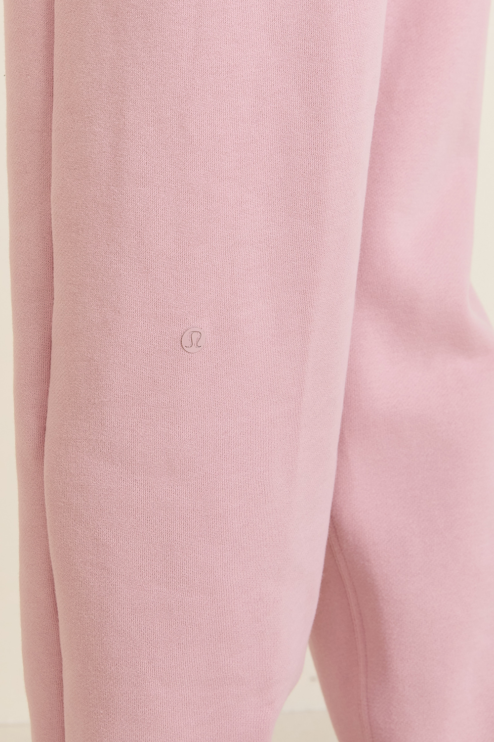 תמונת תקריב דוגמן של Scuba Mid-Rise Oversized Jogger Regular