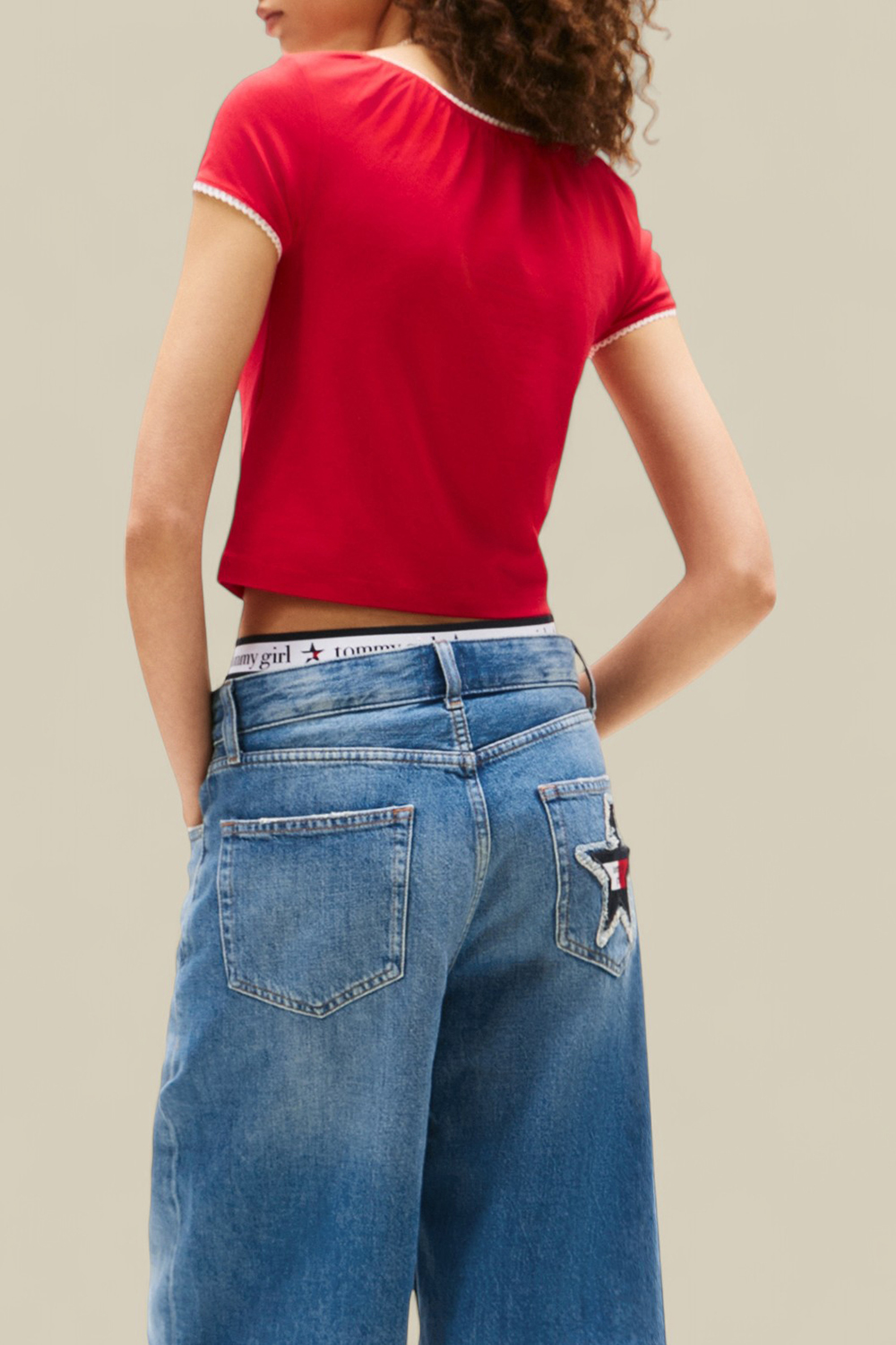 תמונת דוגמן אחורית של חולצת בייבי טי