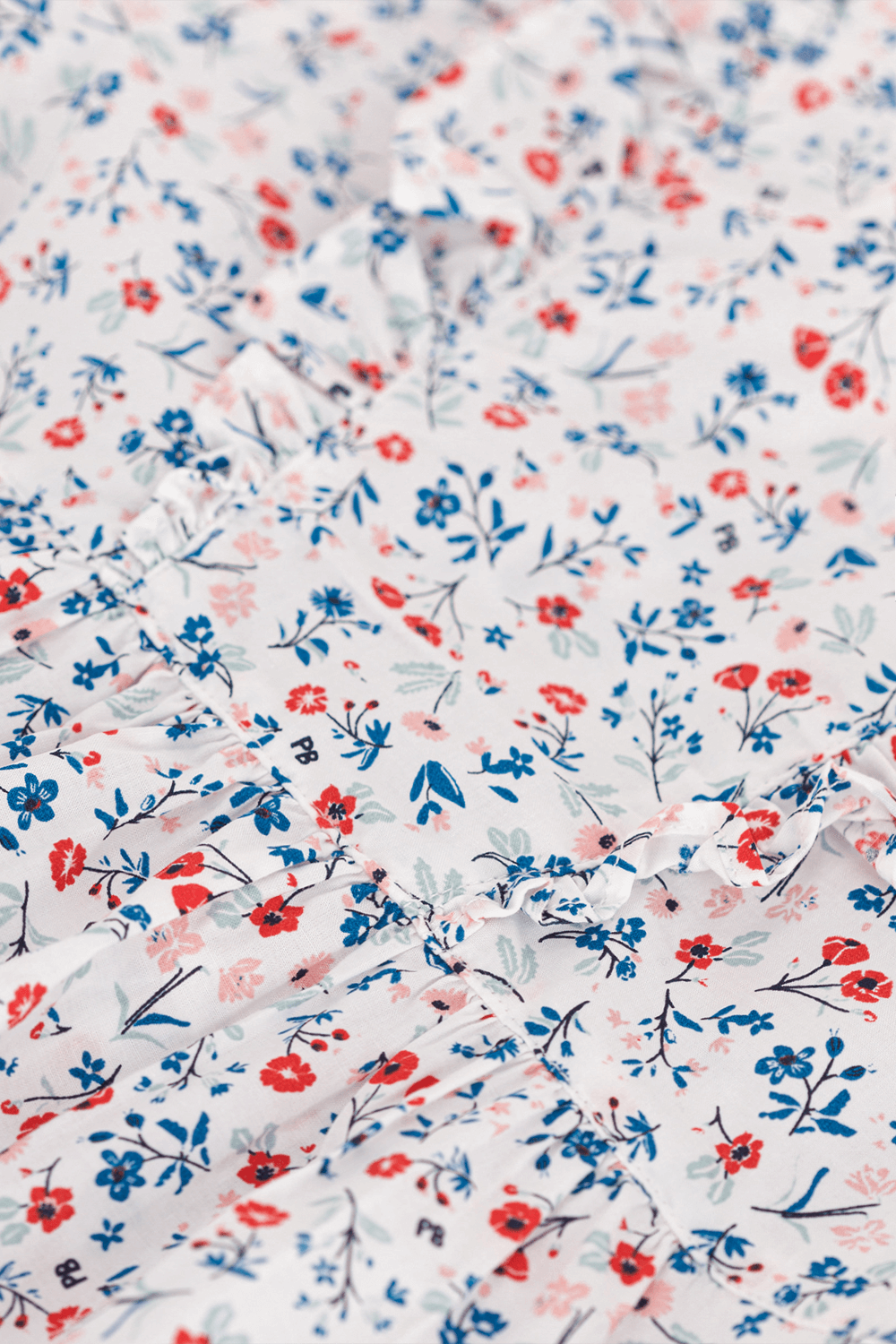 תמונת תקריב של שמלה - גילאי 3-12 חודשים