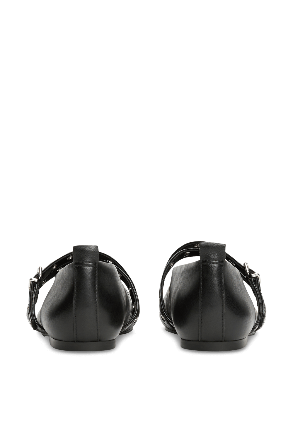 תמונת תקריב של נעלי מרי ג'יין