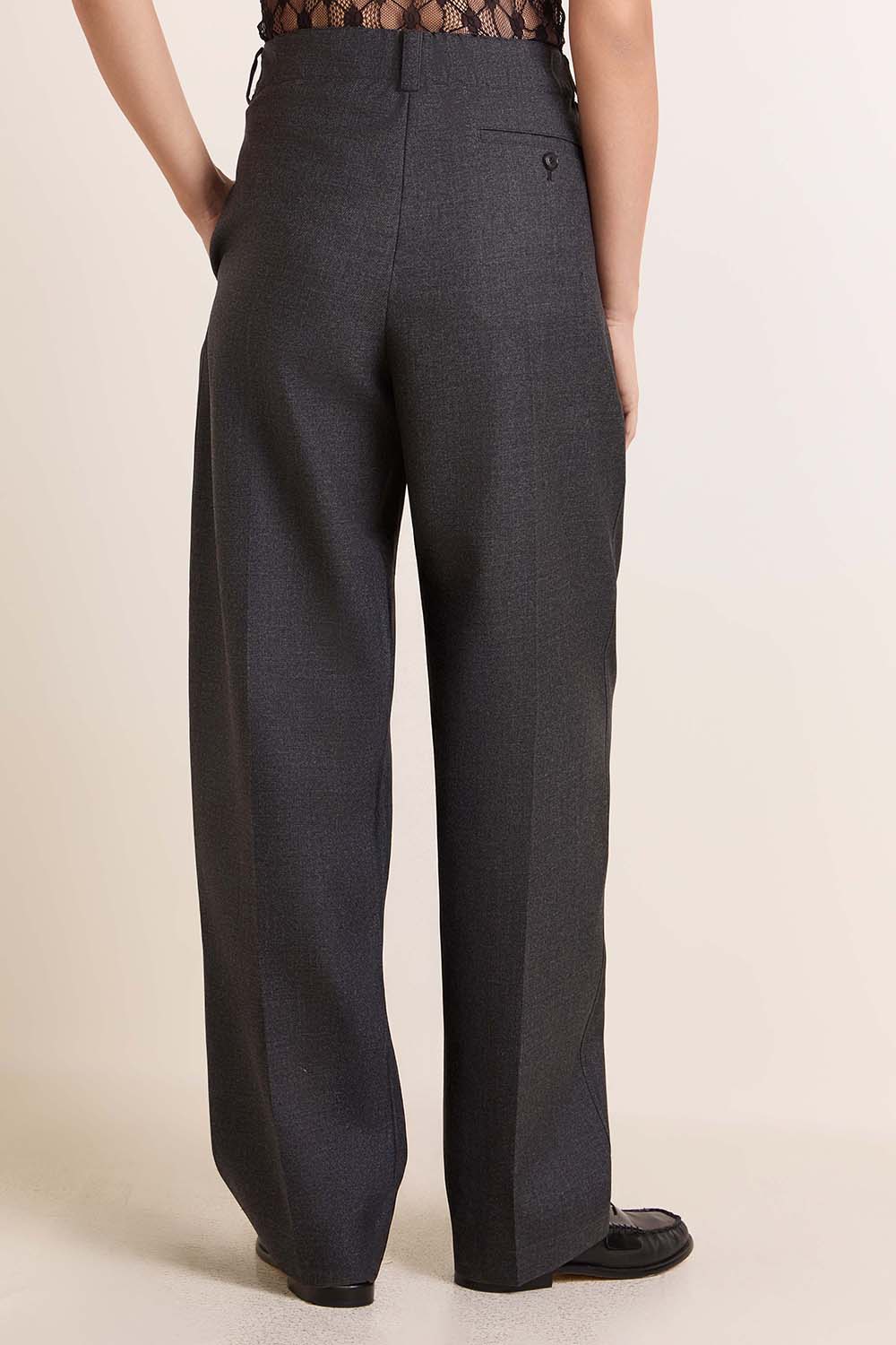 תמונת דוגמן אחורית של מכנסיים ארוכים מצמר