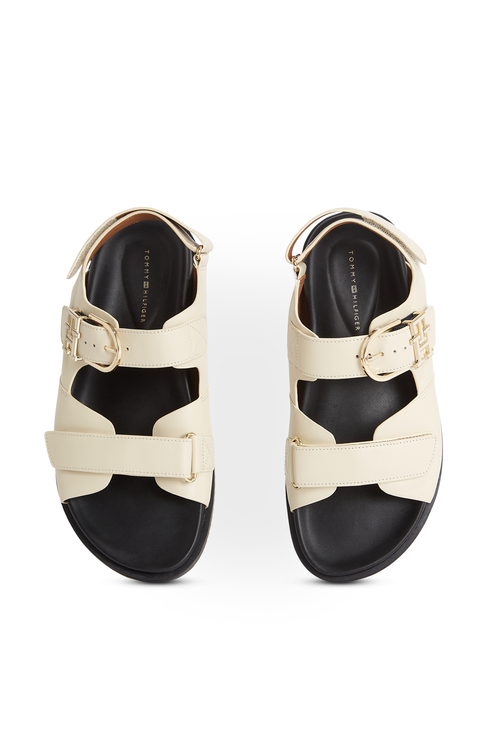 תמונת תקריב של סנדלי סלינג בק