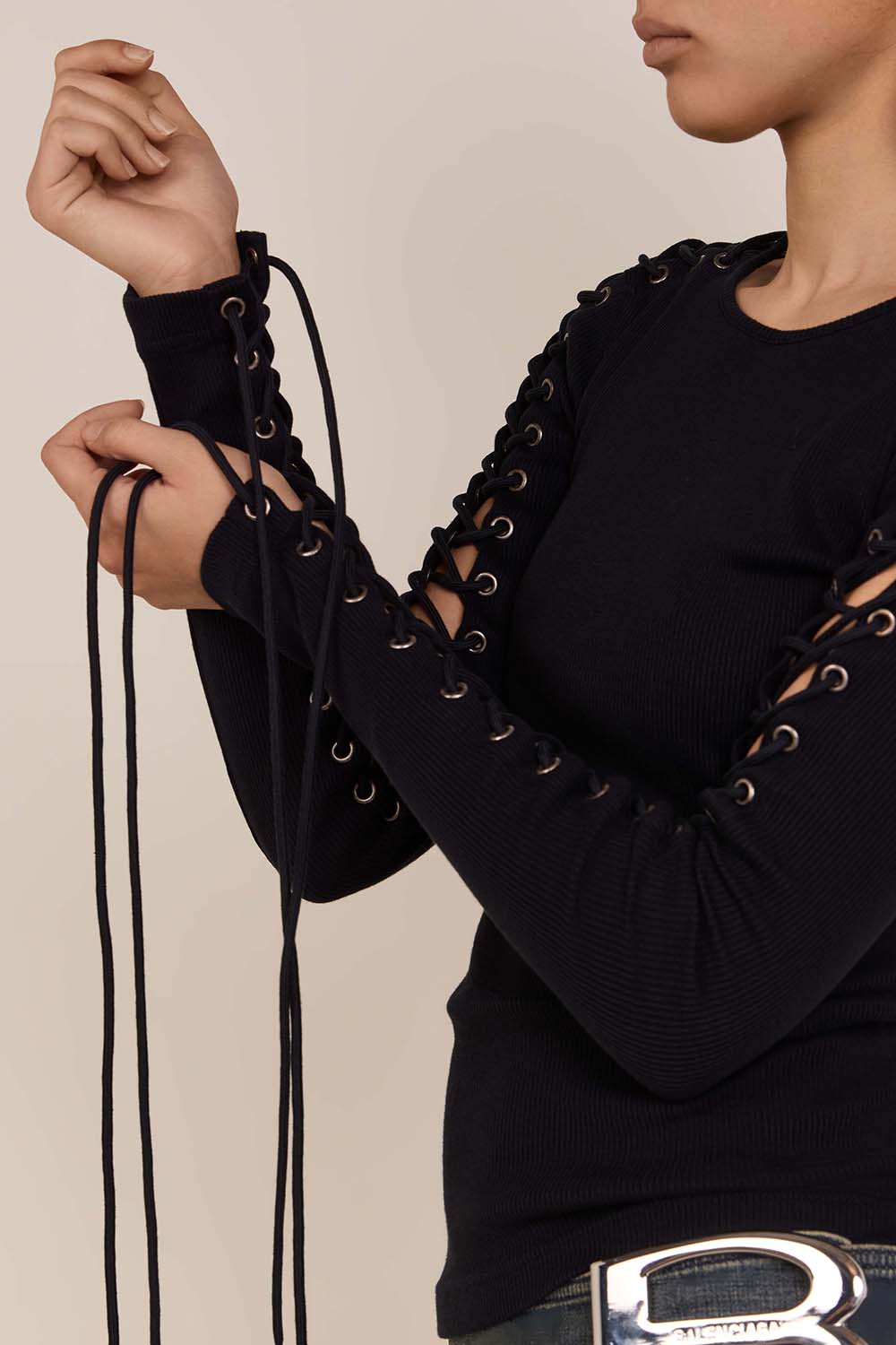 תמונת תקריב דוגמן של חולצת ריב