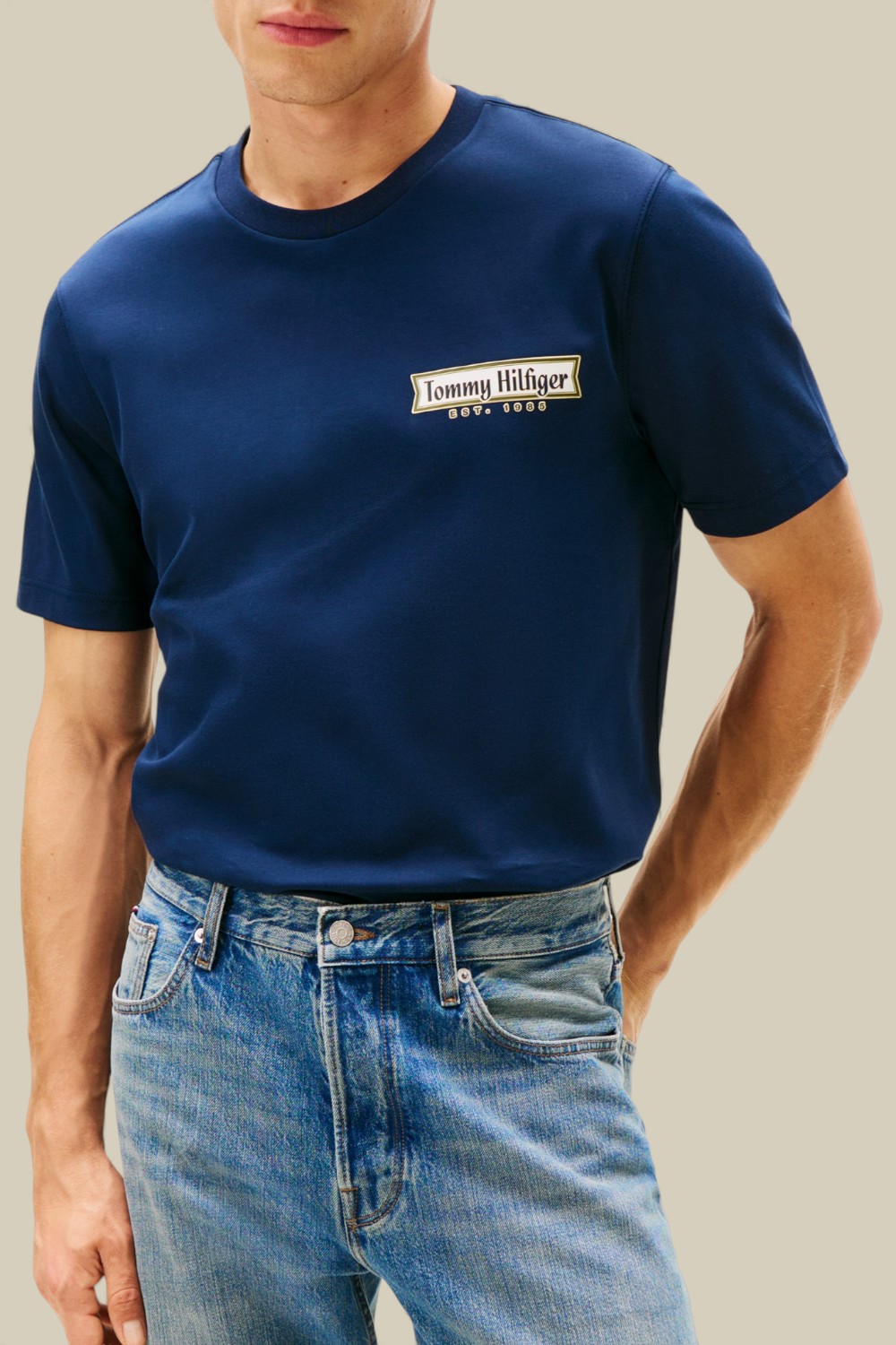 תמונת דוגמן קידמית של חולצת טי