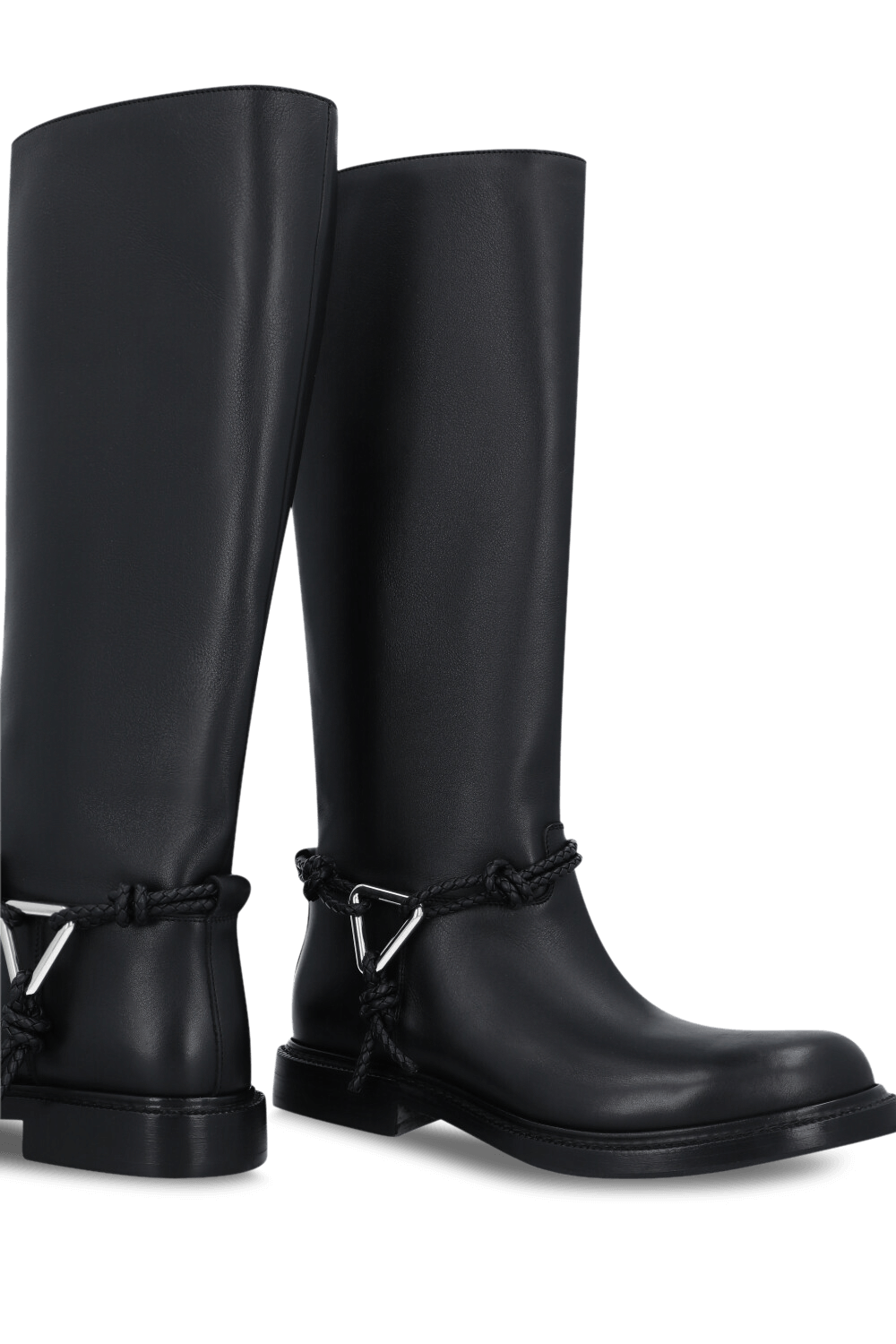 תמונת תקריב של מגפי ברך ג'יימס