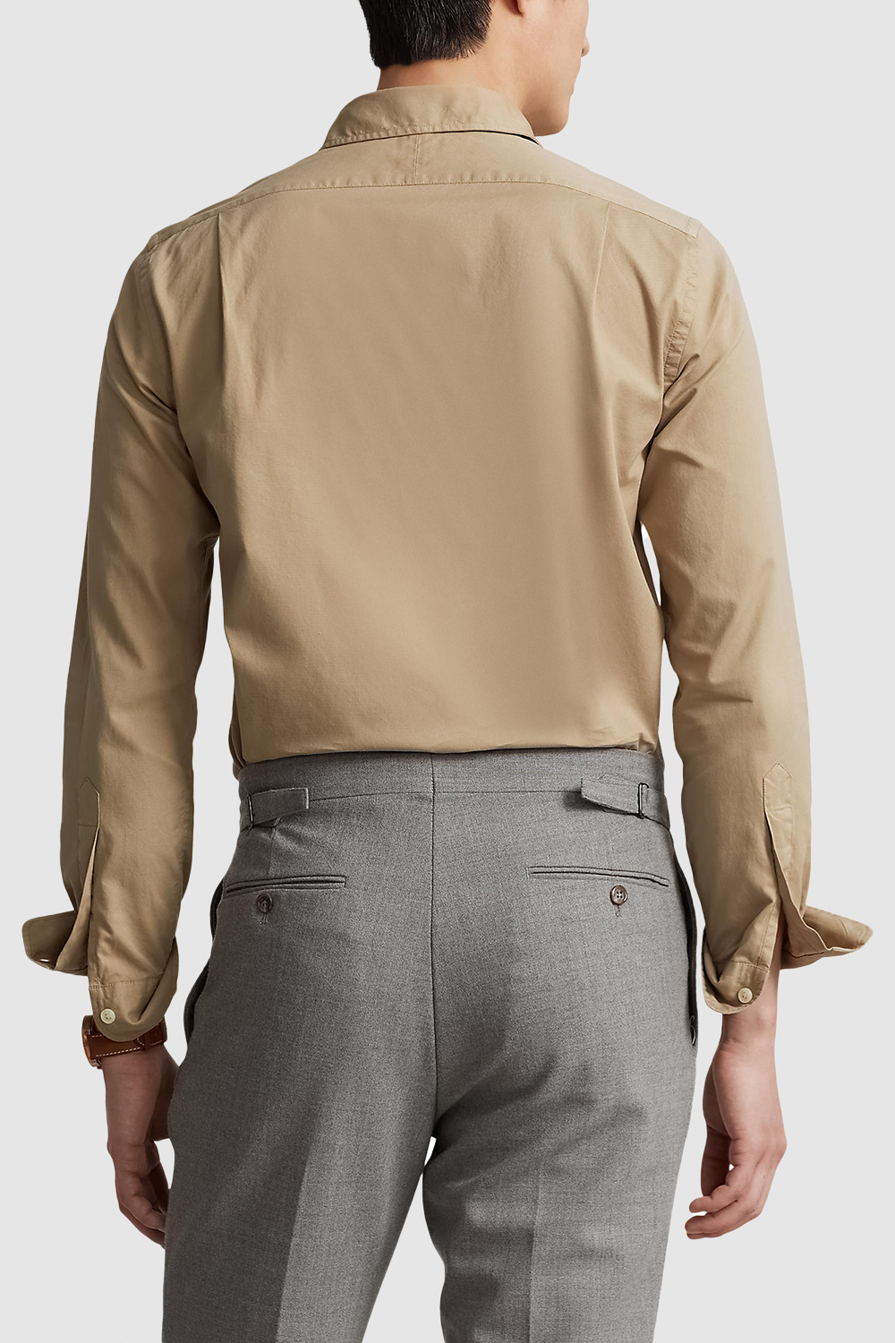 תמונת דוגמן אחורית של חולצה מכופתרת מכותנה