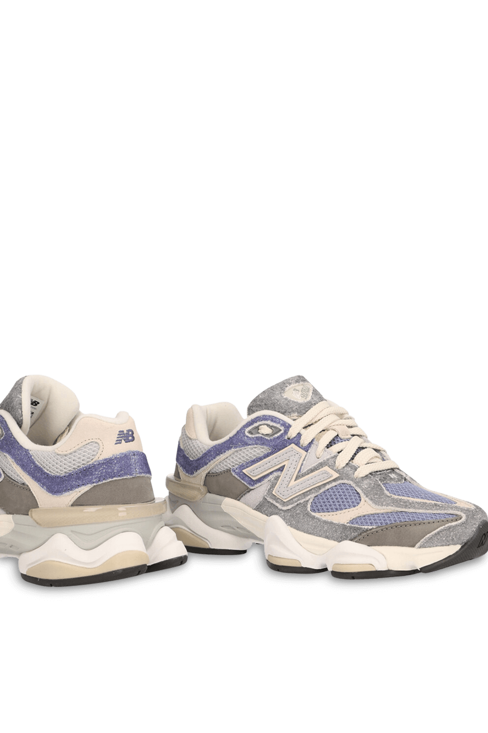 תמונת תקריב של נעלי סניקרס 9060