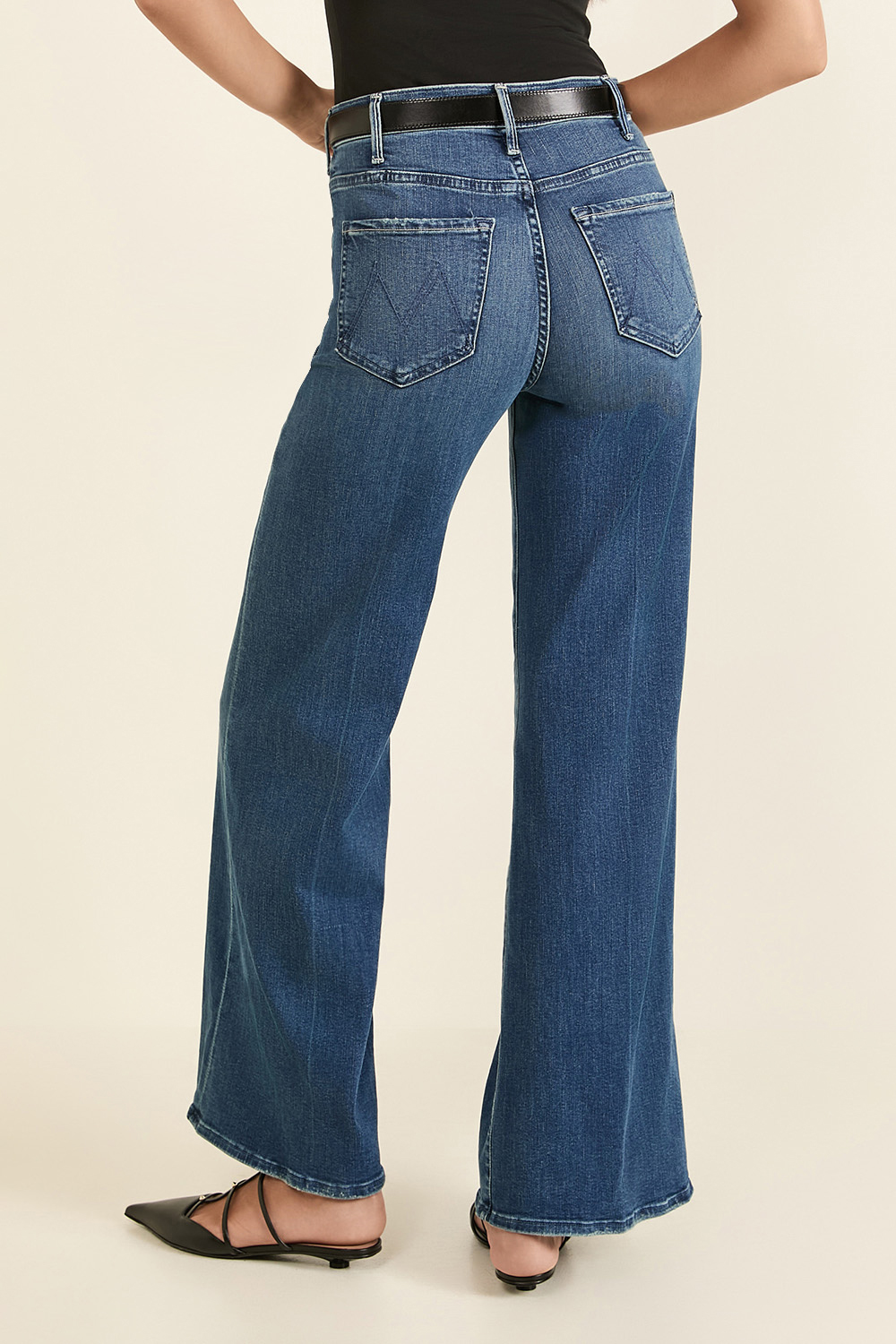 תמונת דוגמן אחורית של מכנסי ג'ינס הוסטלר רולר סקימפ בגזרה מתרחבת