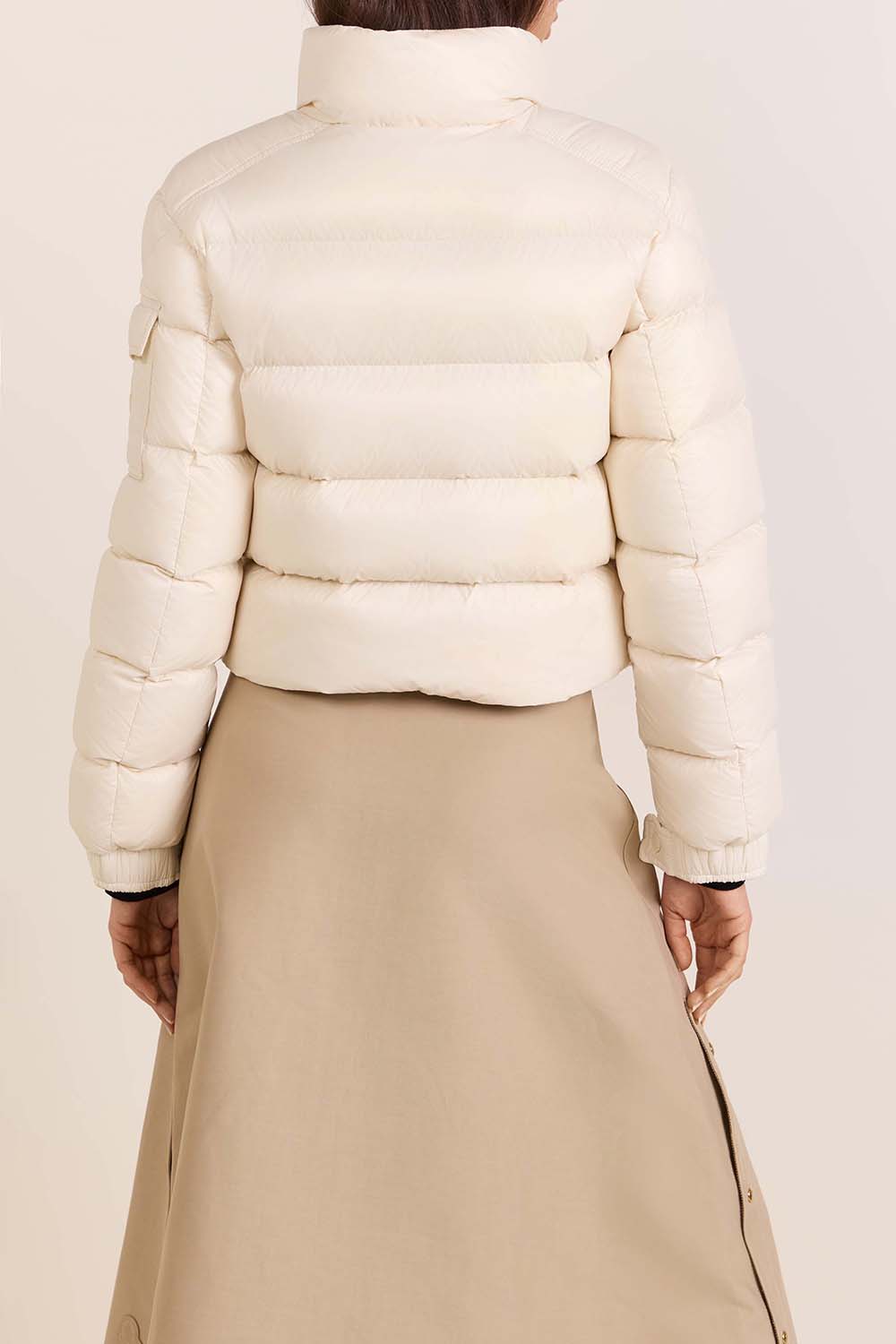 תמונת דוגמן אחורית של מעיל פוך פטרה