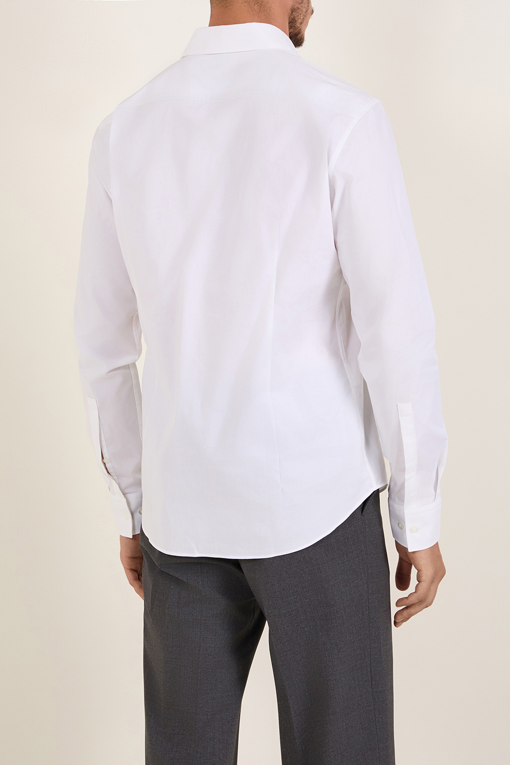 תמונת דוגמן אחורית של חולצה מכופתרת