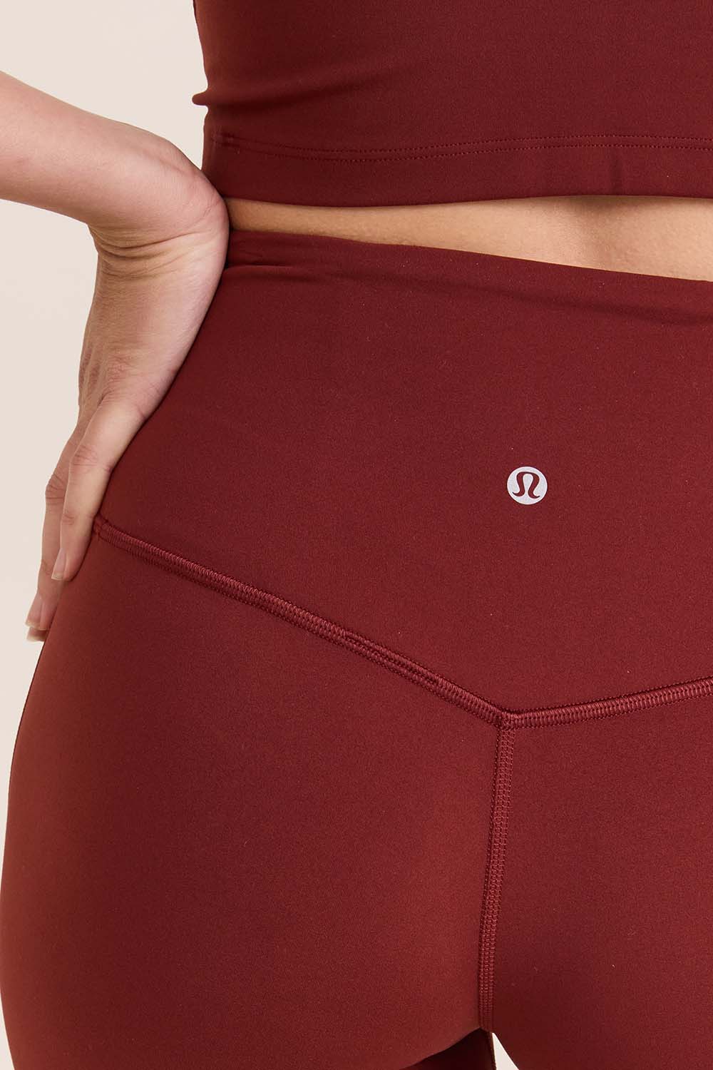 תמונת תקריב דוגמן של Align™ Mini-Flare Pant *Regular