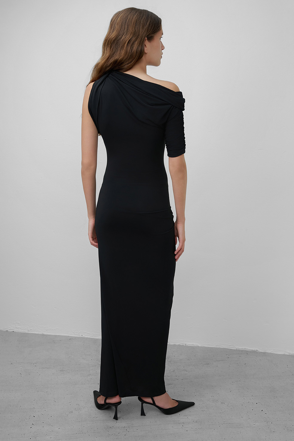 תמונת דוגמן אחורית של שמלת וואן שולדר