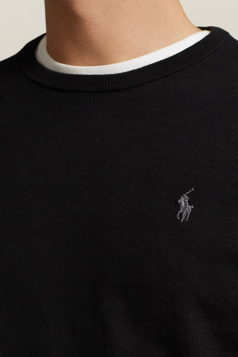 תמונת תקריב דוגמן של סריג כותנה סלים פיט