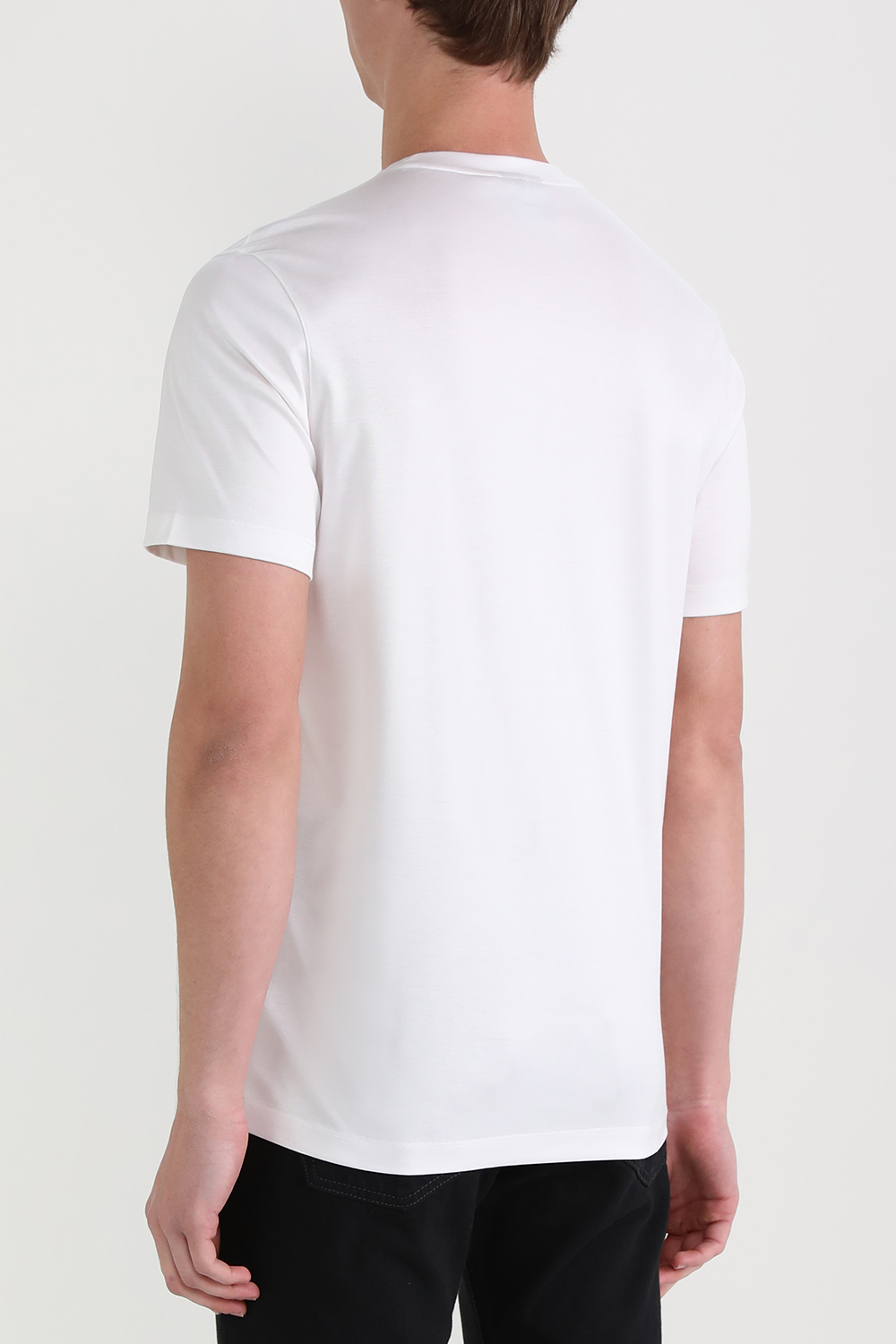 תמונת דוגמן אחורית של חולצת טי מכותנה עם פאץ'