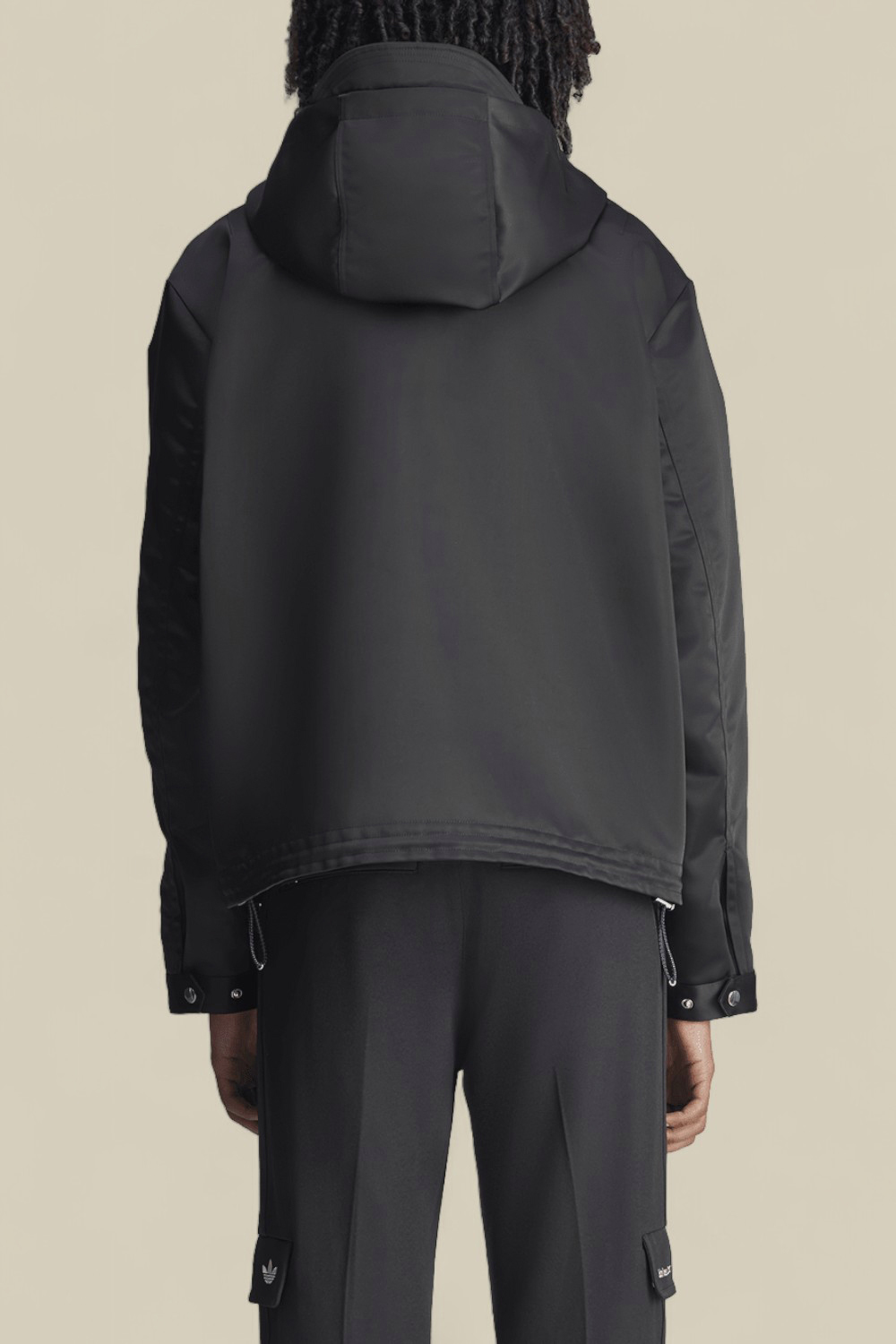 תמונת דוגמן אחורית של אדידס X וולס בונר סווטשירט קפוצ'ון