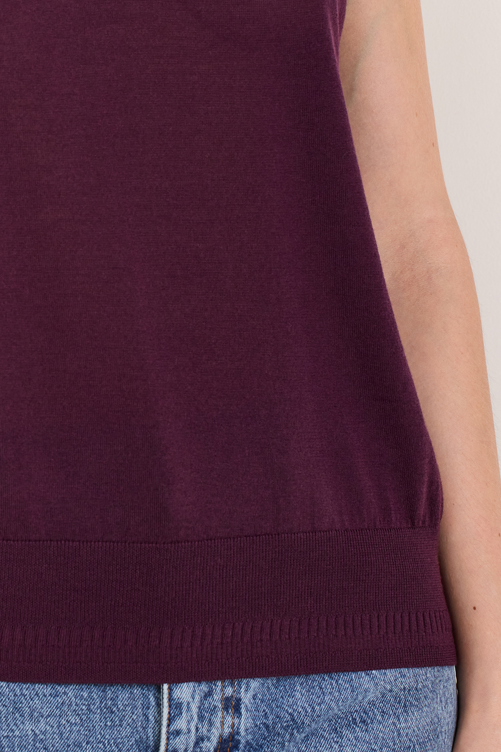 תמונת תקריב דוגמן של אפודת צמר