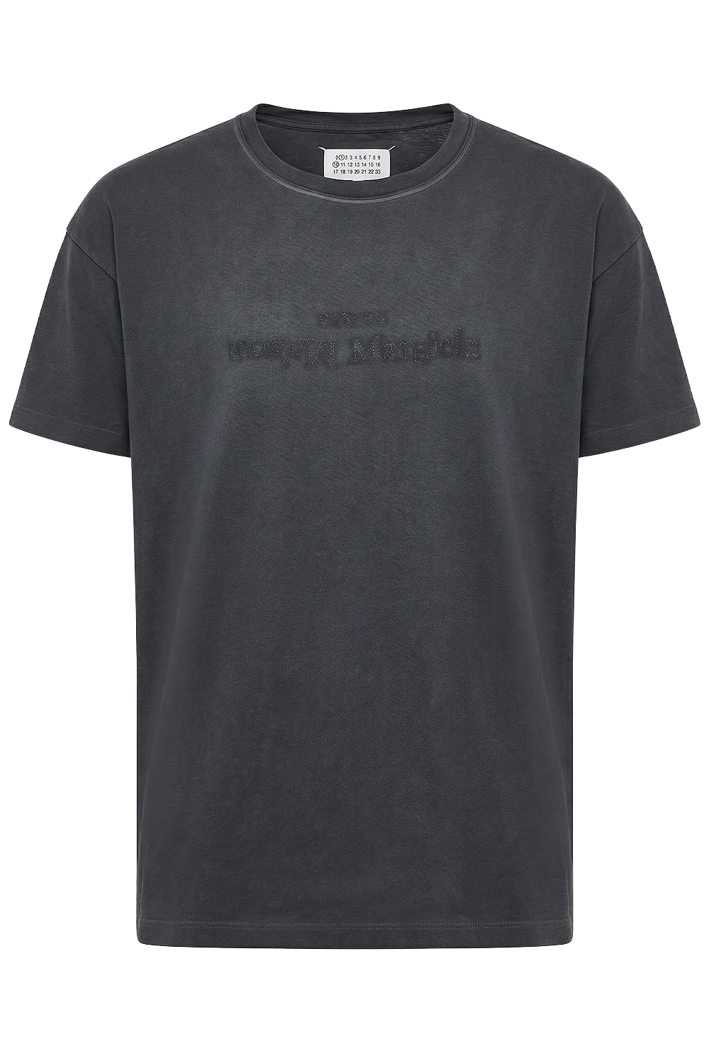 תמונה קידמית של חולצת טי